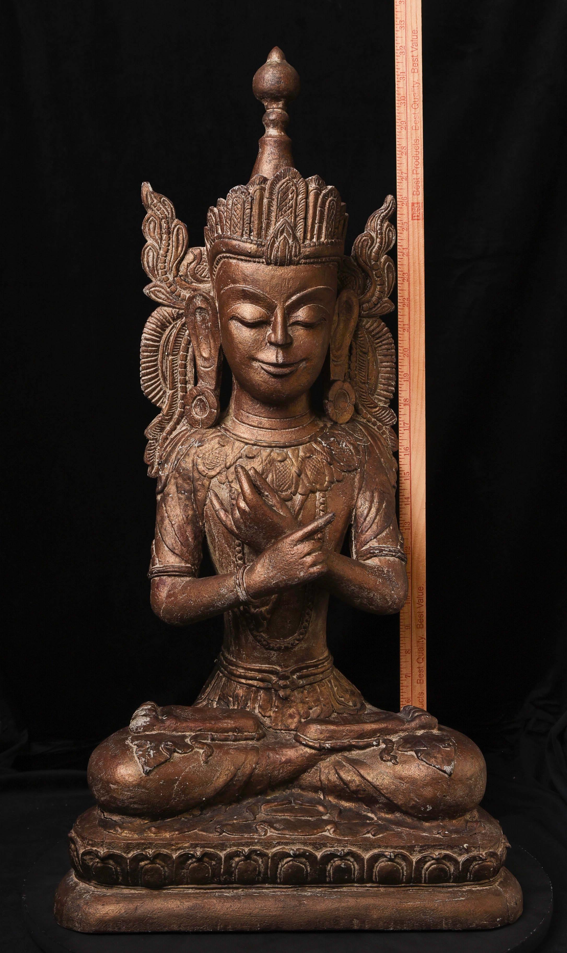 Antiker burmesischer „Jambupati“-Bronze-Buddha im Mon-Stil.  Großes, schönes Holz - 2,5 Fuß hoch!  Aus der Lifetime-Sammlung von Roger McCarthy,  der 30 Jahre lang bei der CIA (1952-1982) tätig war. Während seiner Amtszeit bekleidete er verschiedene