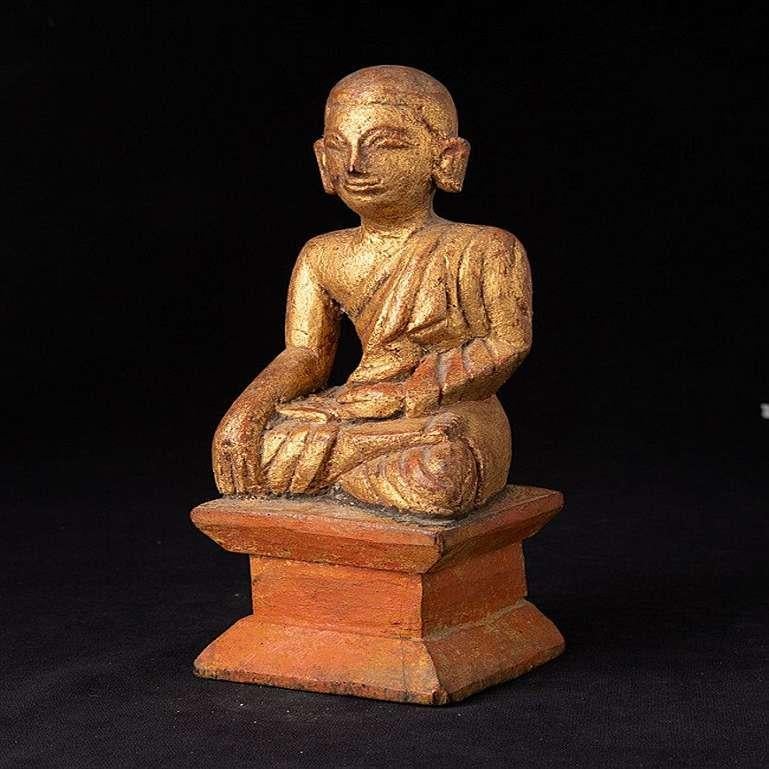 Material: wood
21,2 cm high 
7,6 cm wide and 7,5 cm deep
Weight: 0.348 kgs
Goldplated with 24 krt. gold
Shan (Tai Yai) style
Originating from Burma
19th century