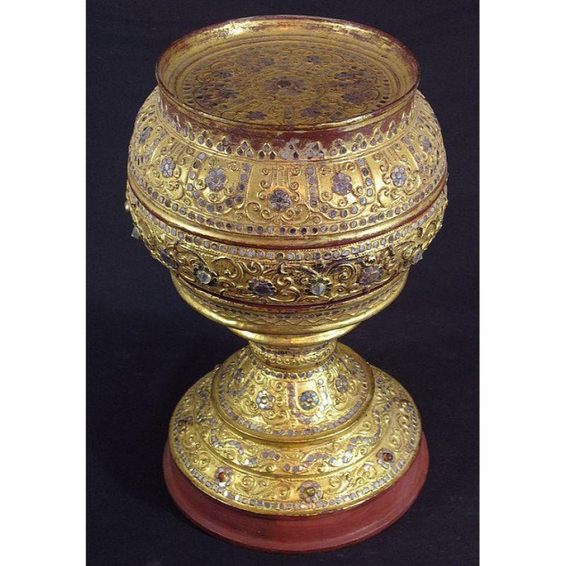 Material: lacquerware
Measures: 42 cm high 
27 cm diameter
Weight: 2.1 kgs
3 parts
Mandalay style
Originating from Burma
19th century
Cover is made of lacquered bamboo
Base is made from wood
Offering vessel is made from metal.

