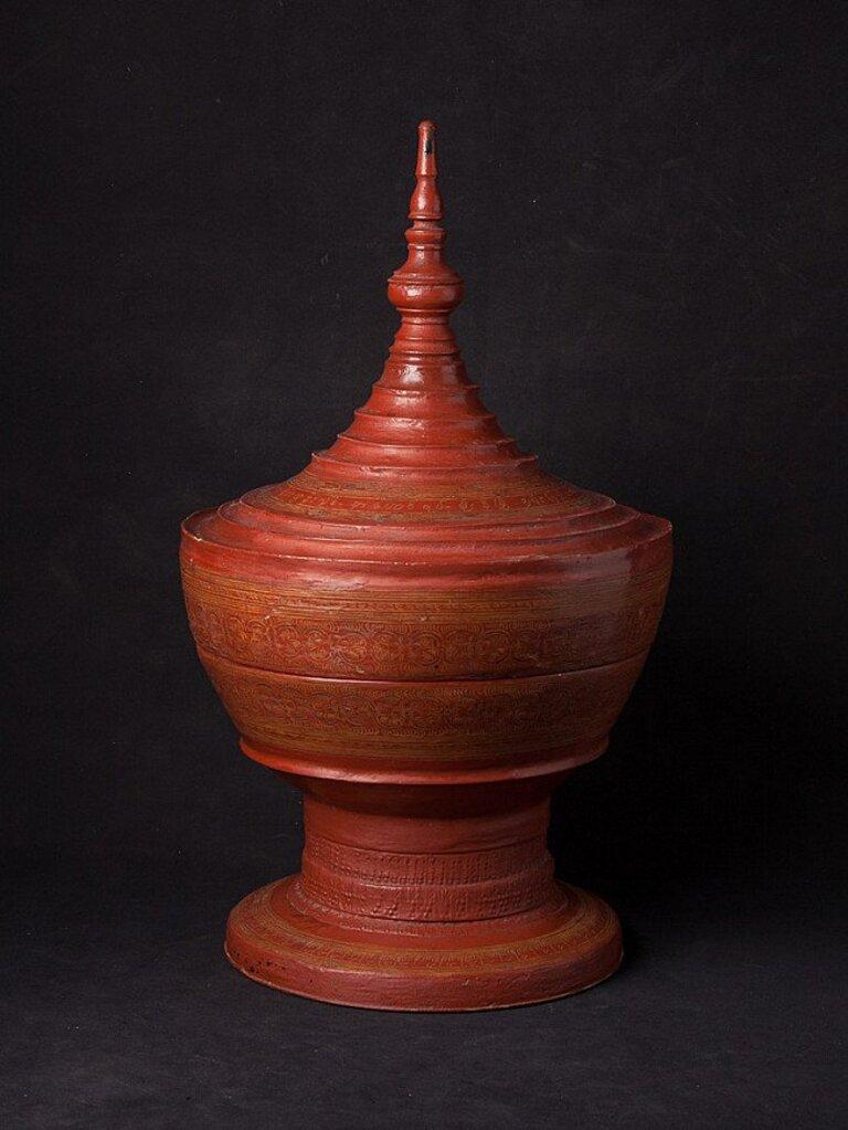 Material: lacquerware
57,7 cm high 
34,3 cm diameter
Weight: 1.9 kgs
Shan (Tai Yai) style
Originating from Burma
19th Century.
 