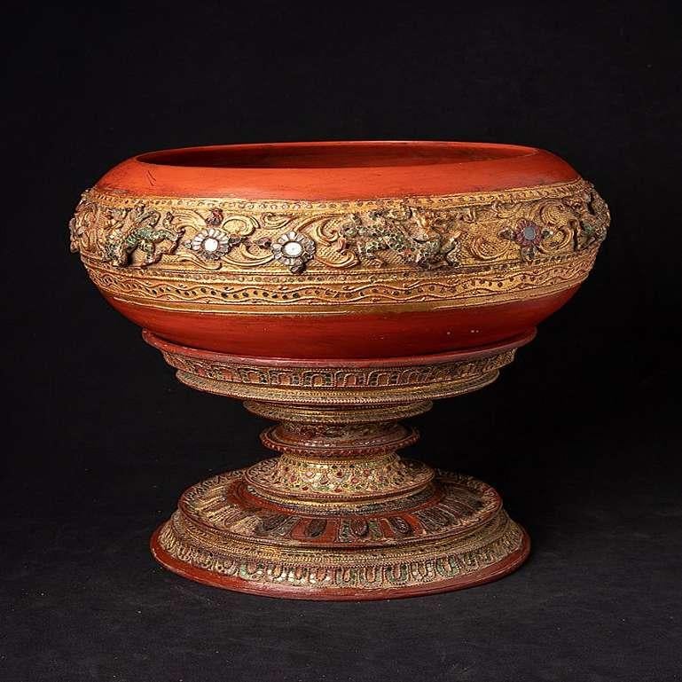 Antique Burmese Offering Vessel from Burma In Good Condition For Sale In DEVENTER, NL
