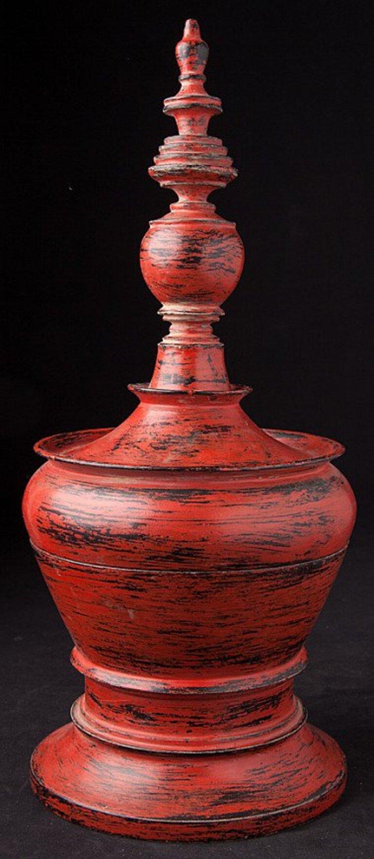 This antique lacquerware is a truly unique and special collectible piece. Standing at 66 cm high and with a diameter of 38 cm, it is made of lacquerware and it weighs 2.6 kgs. This statue is believed to originate from Burma, dating back to the late