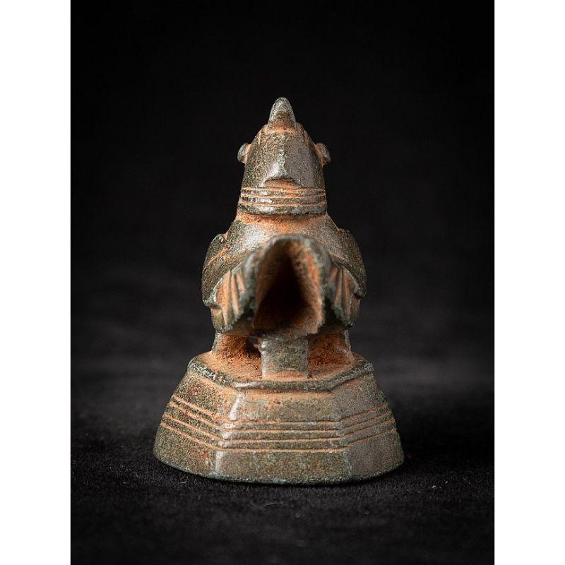 Material: bronze
4 cm high 
2,8 cm wide and 3,1 cm deep
Weight: 0.078 kgs
Originating from Burma
19th century

