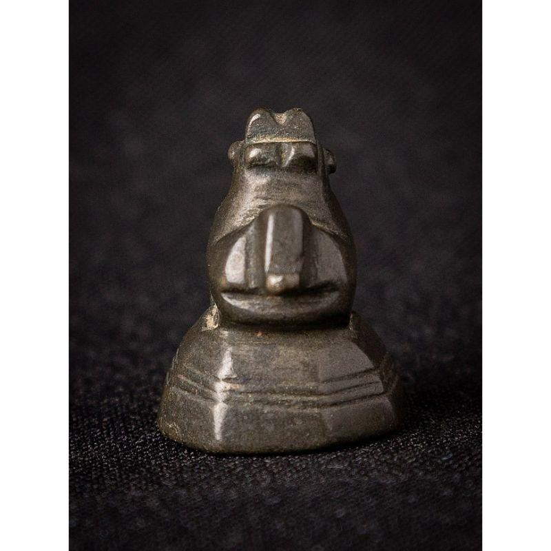 Material: bronze
2,6 cm high 
2 cm wide and 2 cm deep
Weight: 0.032 kgs
Originating from Burma
18th century


