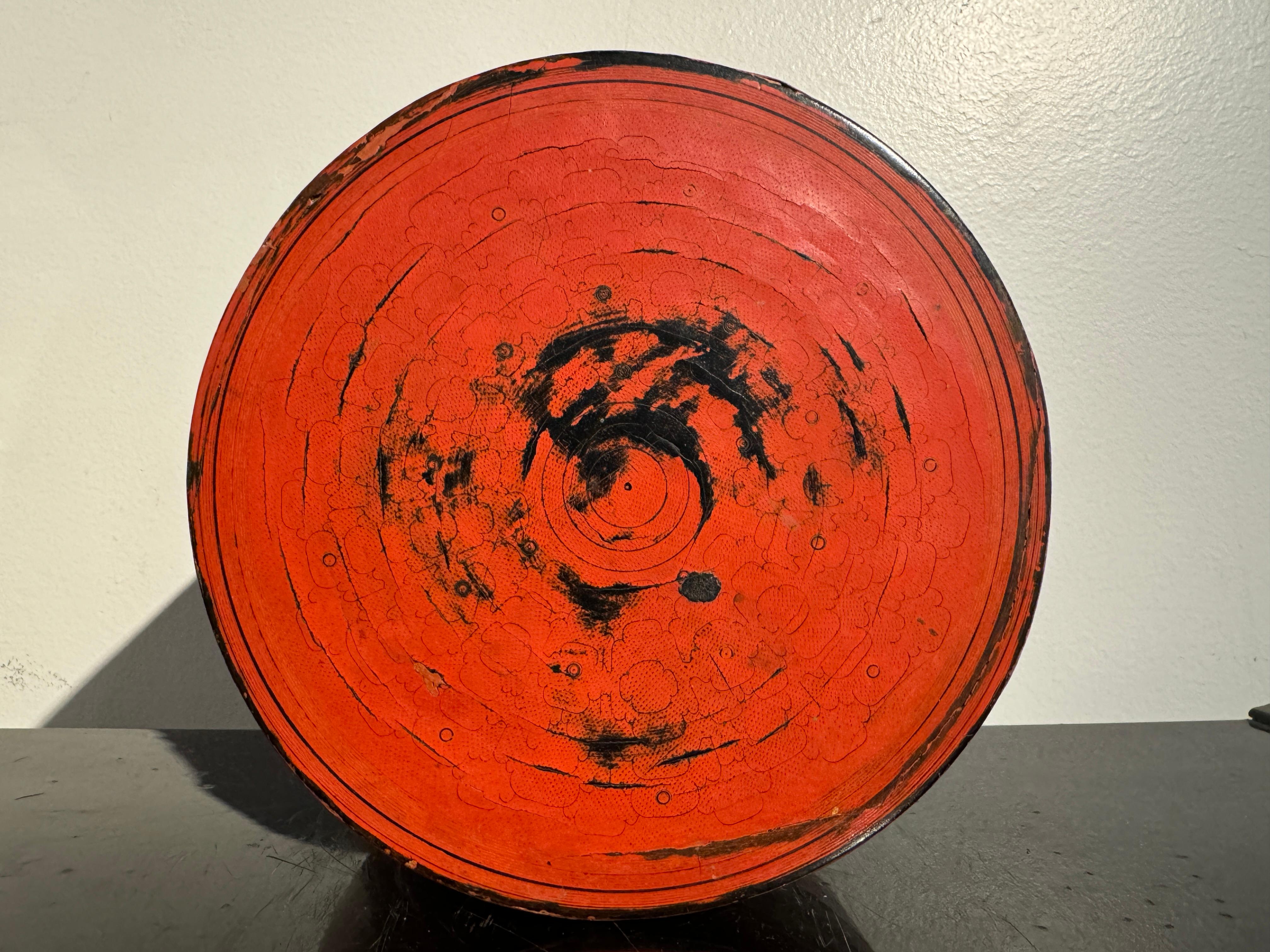 Antigua caja redonda de betel birmana lacada en naranja, c. 1900, Birmania principios del siglo XX en venta