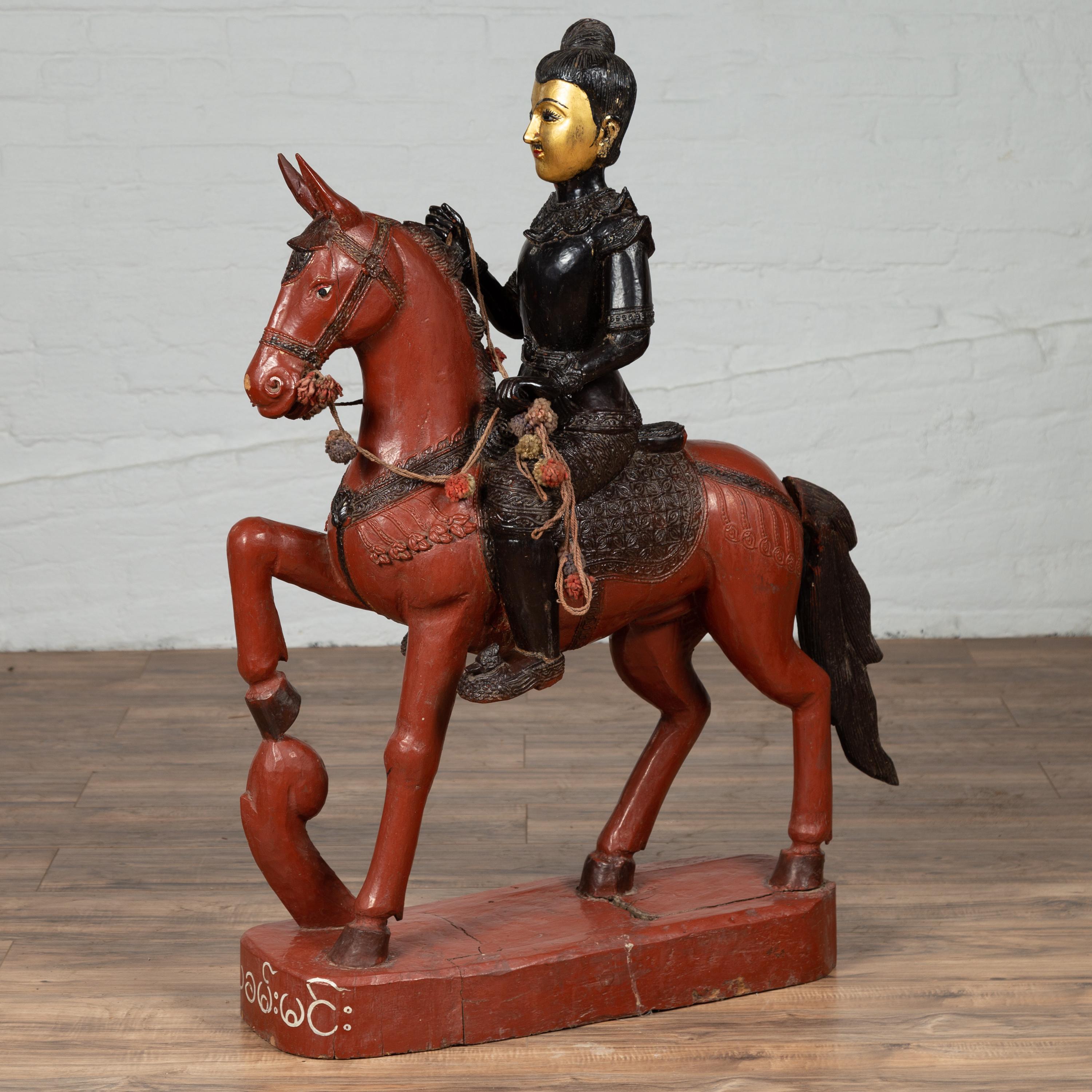 Polychrome Vintage-Kriegerstatue auf Pferd aus Holz, Vintage, auffällige dekorative Skulptur im Angebot 6