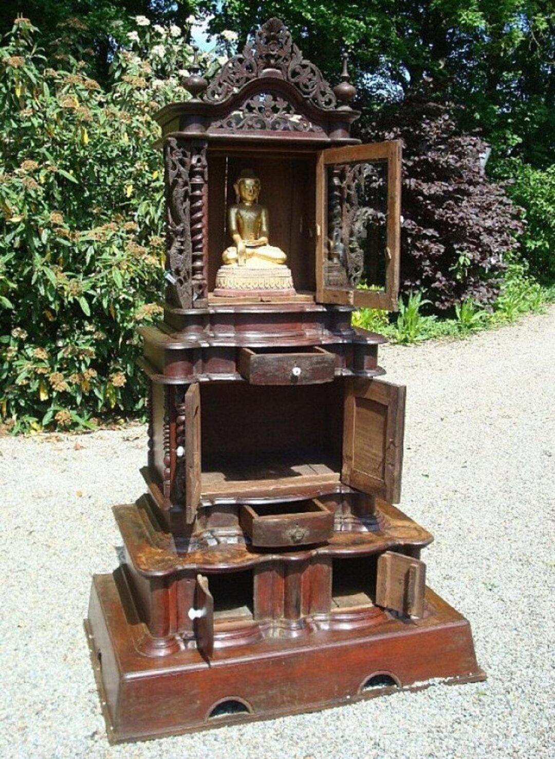 Antique Burmese Puja Mandir from Burma In Good Condition For Sale In DEVENTER, NL