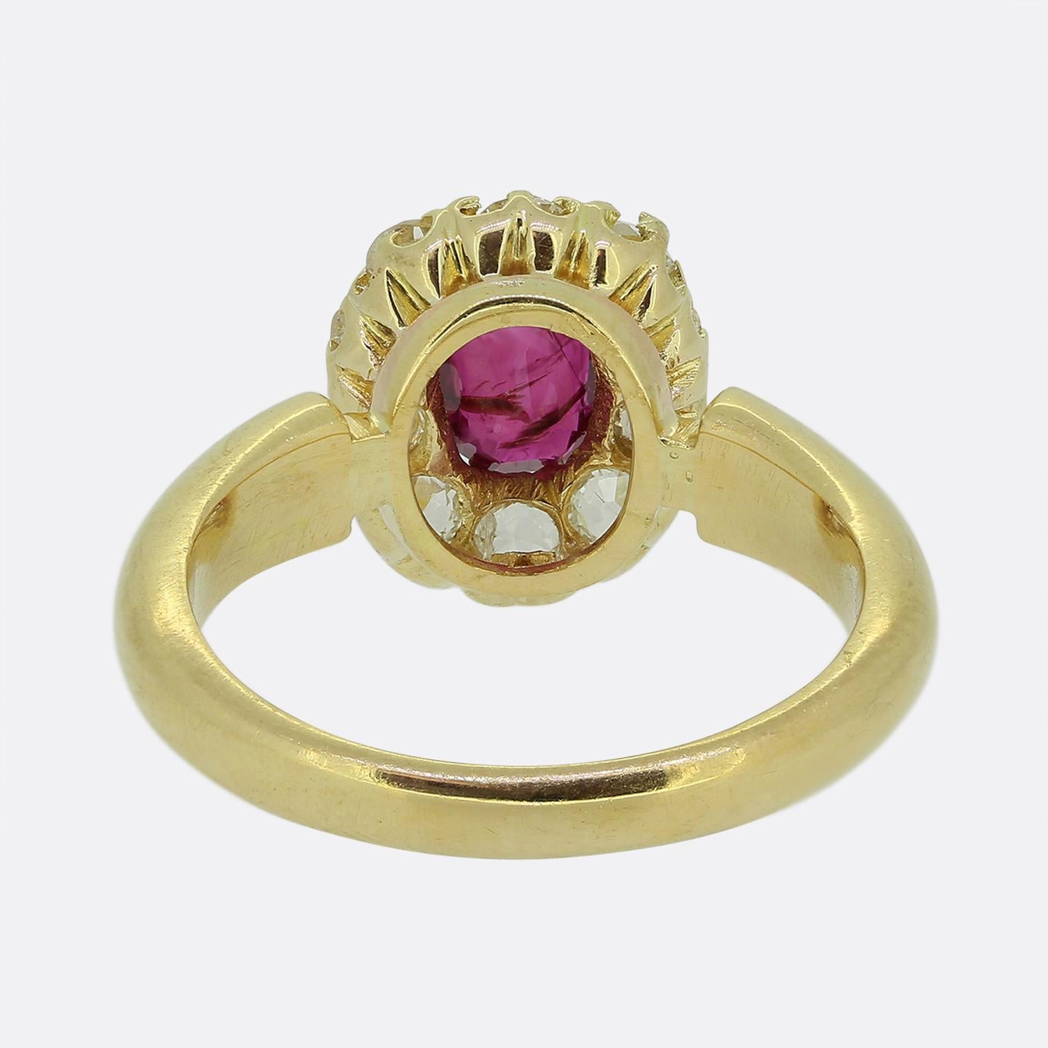 Antique Burmese Ruby and Diamond Cluster Ring In Good Condition For Sale In London, GB
