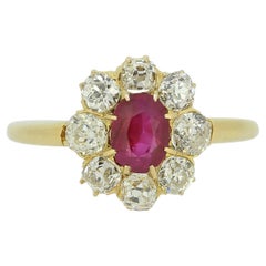 Anillo antiguo de rubí birmano y racimo de diamantes