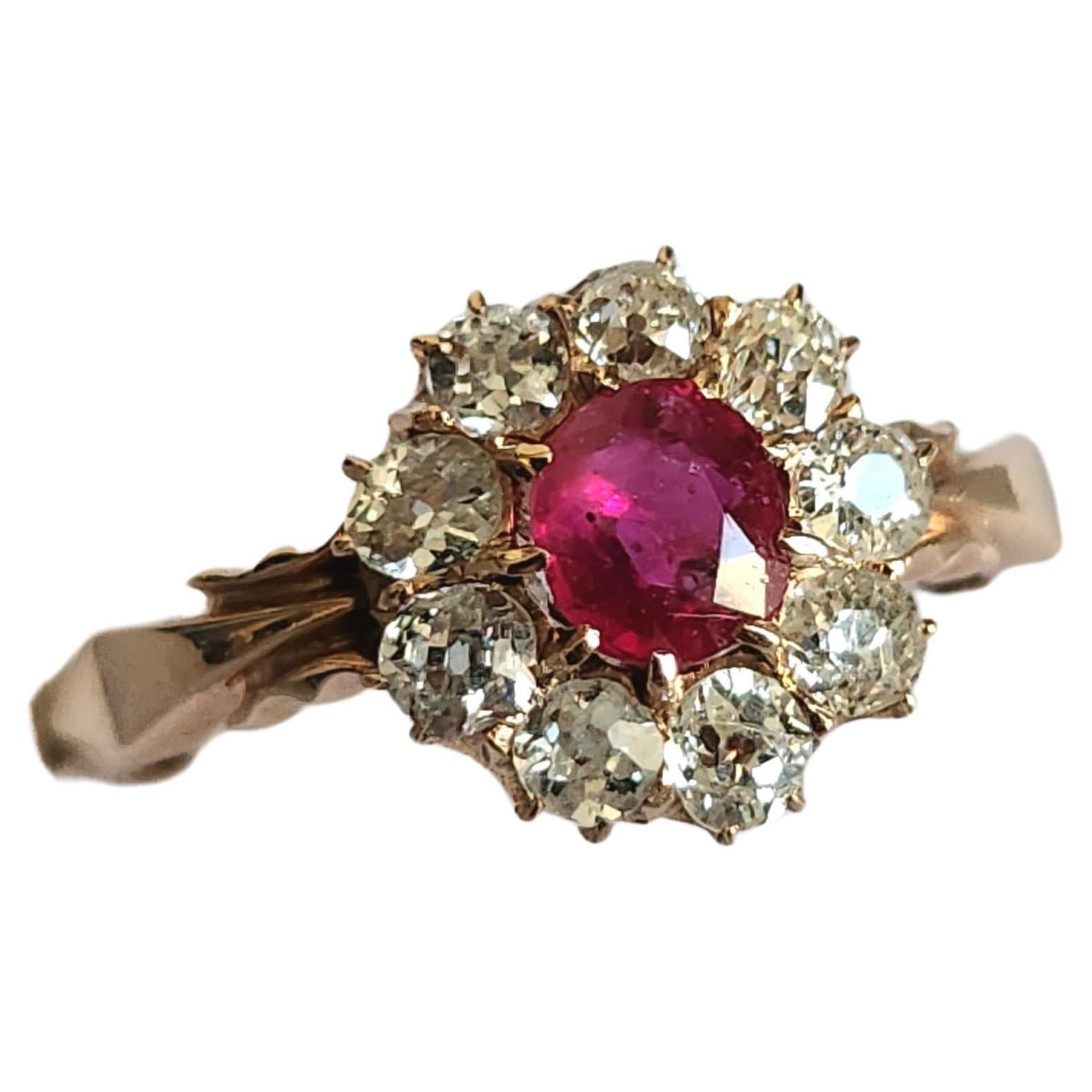 Anillo Antiguo de Oro Ruso con Rubí Birmano y Diamantes en venta 1