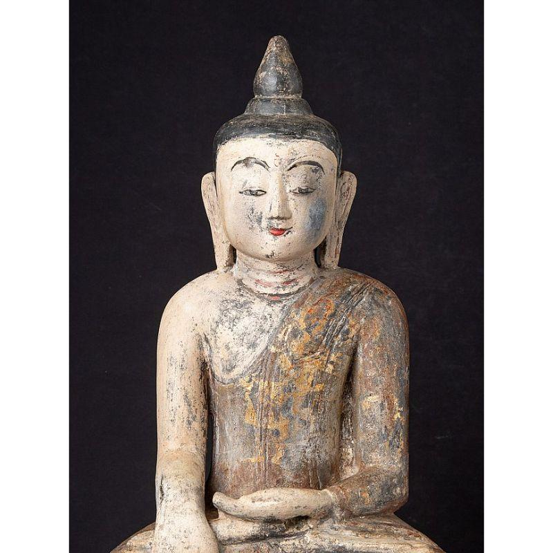 Material: Sandstone
Material: wood
60,2 cm high 
32,3 cm wide and 19,7 cm deep
Weight: 26.35 kgs
With traces of 24 krt. gold
Ava style
Bhumisparsha mudra
Originating from Burma
17-18th century.

 