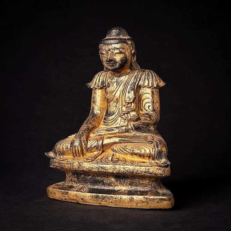 Material: wood
29,9 cm high 
18 cm wide and 9,5 cm deep
Weight: 1.027 kgs
Gilded with 24 krt. gold
Shan (Tai Yai) style
Bhumisparsha mudra
Originating from Burma
19th century.