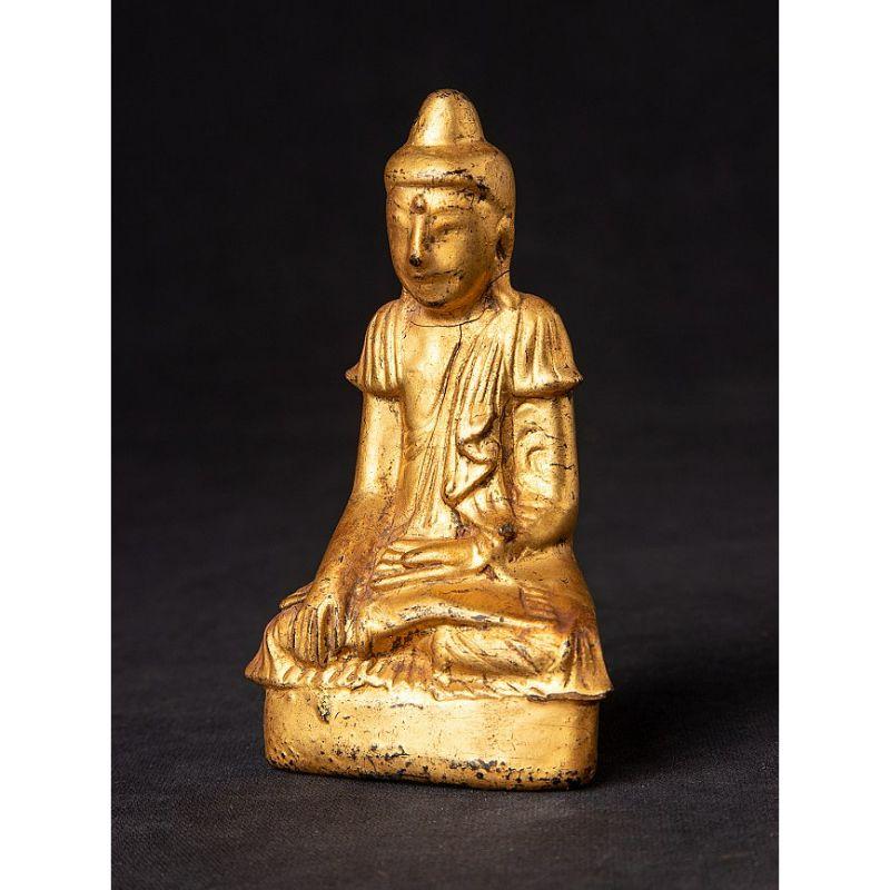 Material: wood
11,6 cm high 
7 cm wide and 3,5 cm deep
Weight: 0.063 kgs
Gilded with 24 krt. gold
Shan (Tai Yai) style
Bhumisparsha mudra
Originating from Burma
19th century.

