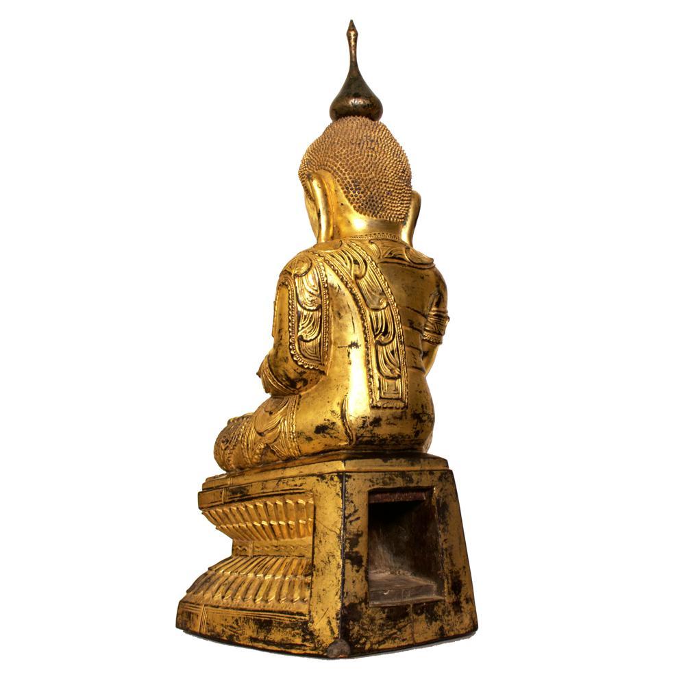 Antiker burmesischer Shan-Holz-Buddha mit Lack, Lack und goldenem Lederbezug, 19. Jahrhundert (Birmanisch) im Angebot