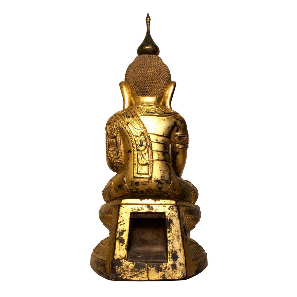 Antiker burmesischer Shan-Holz-Buddha mit Lack, Lack und goldenem Lederbezug, 19. Jahrhundert (Lackiert) im Angebot