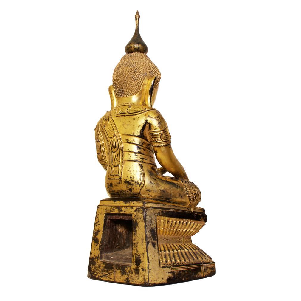 Antiker burmesischer Shan-Holz-Buddha mit Lack, Lack und goldenem Lederbezug, 19. Jahrhundert im Zustand „Gut“ im Angebot in Point Richmond, CA