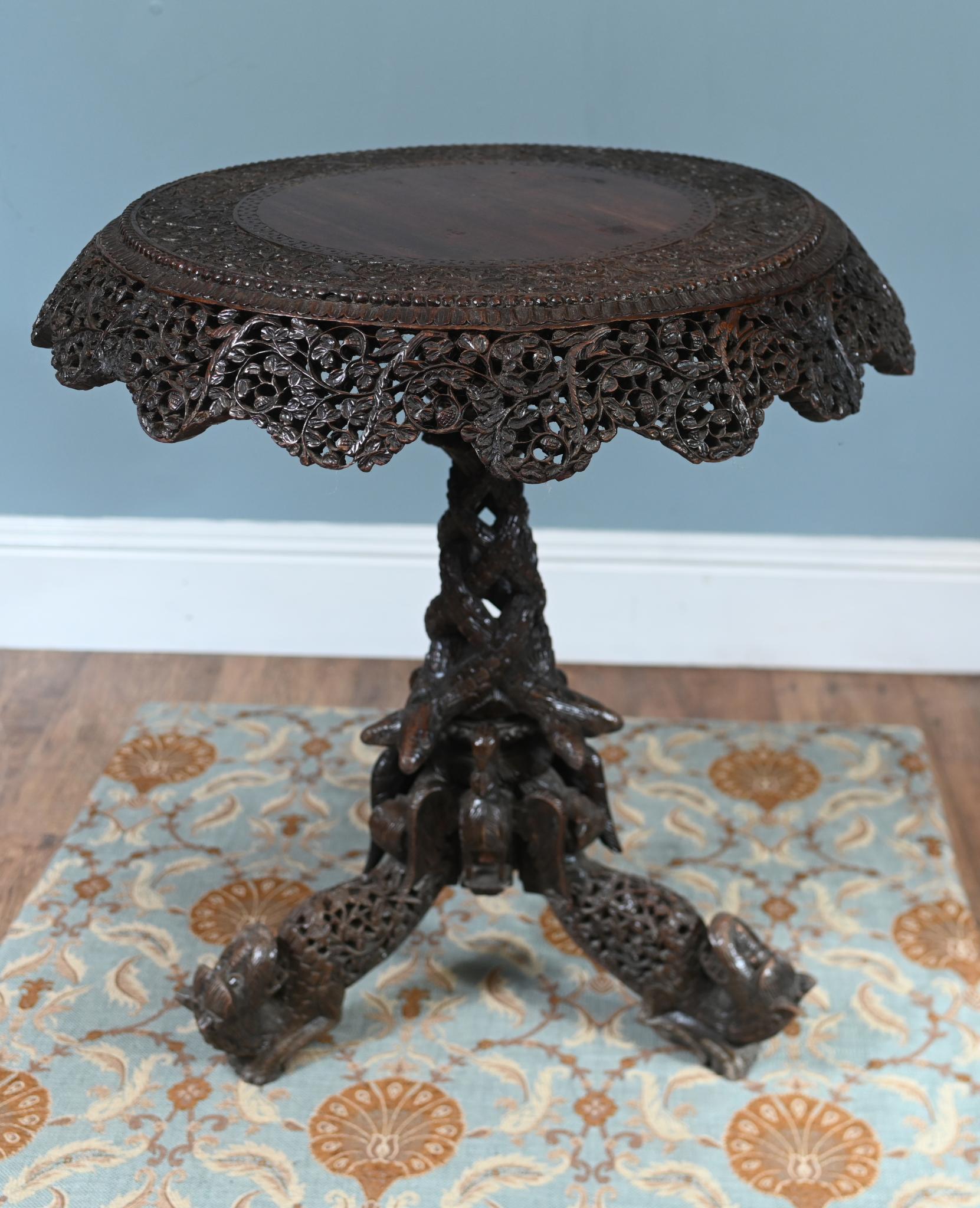 Ancienne table d'appoint birmane en bois dur sculpté Meubles du Myanmar en vente 1