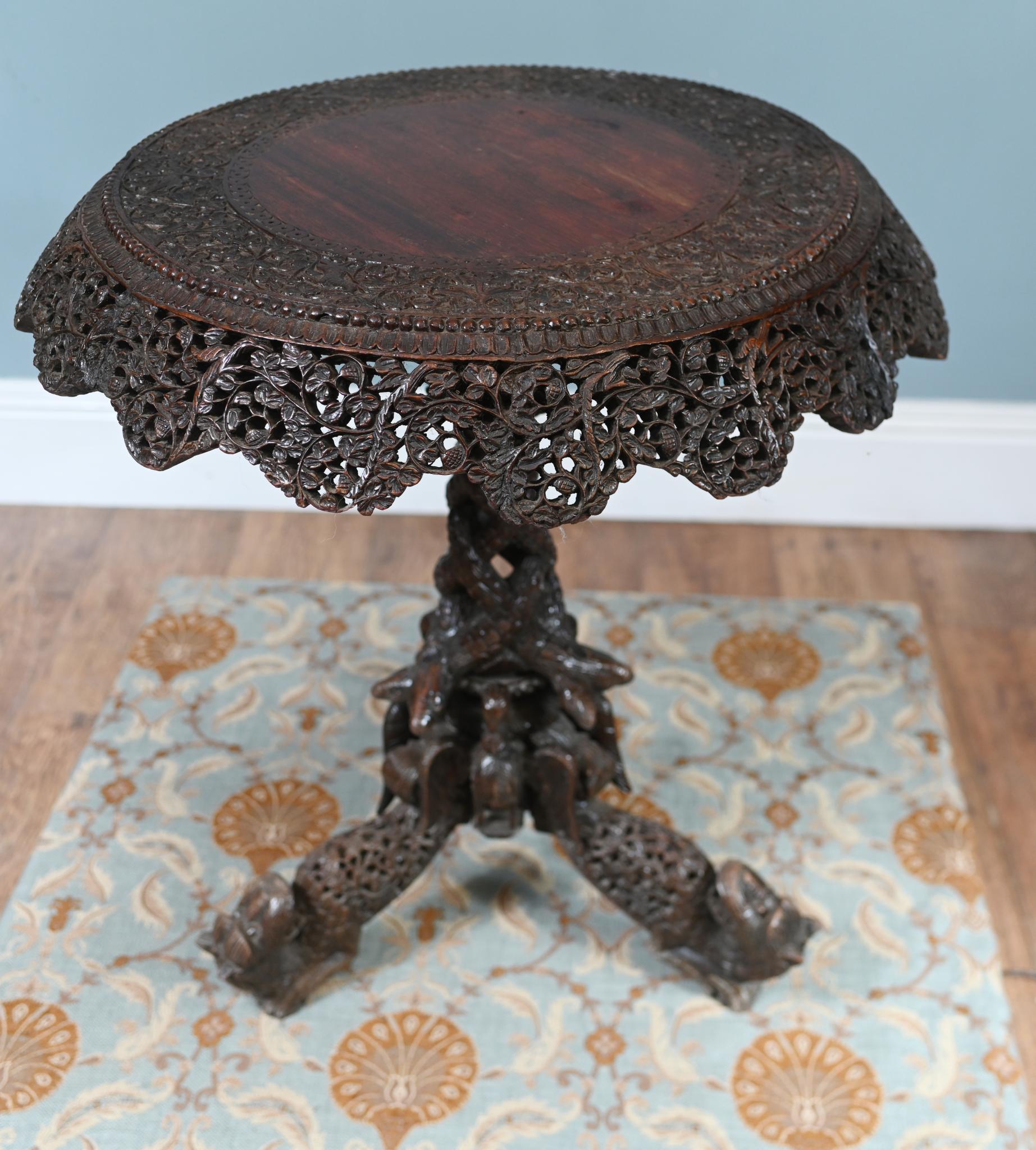 Ancienne table d'appoint birmane en bois dur sculpté Meubles du Myanmar en vente 2