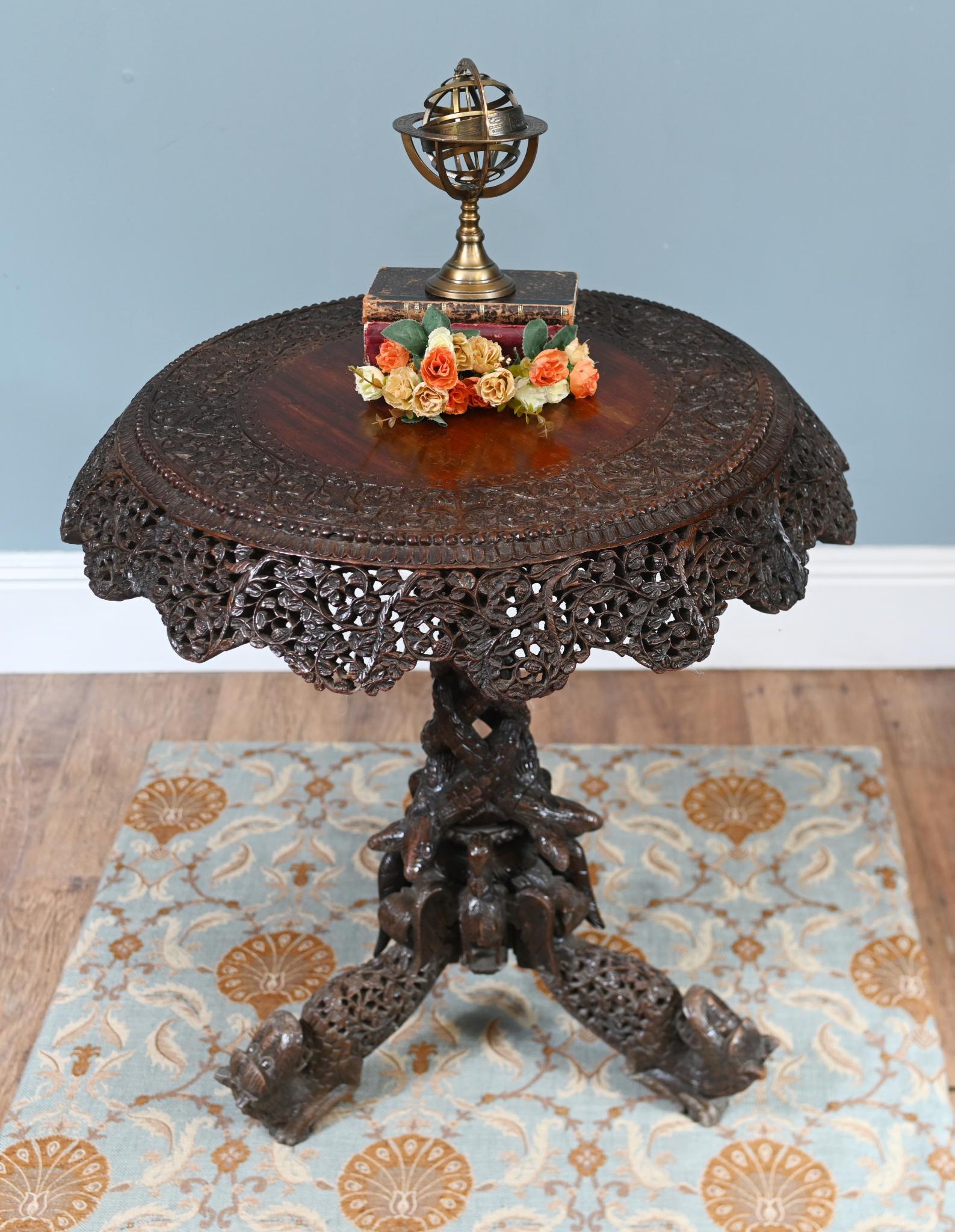 Ancienne table d'appoint birmane en bois dur sculpté Meubles du Myanmar en vente 3