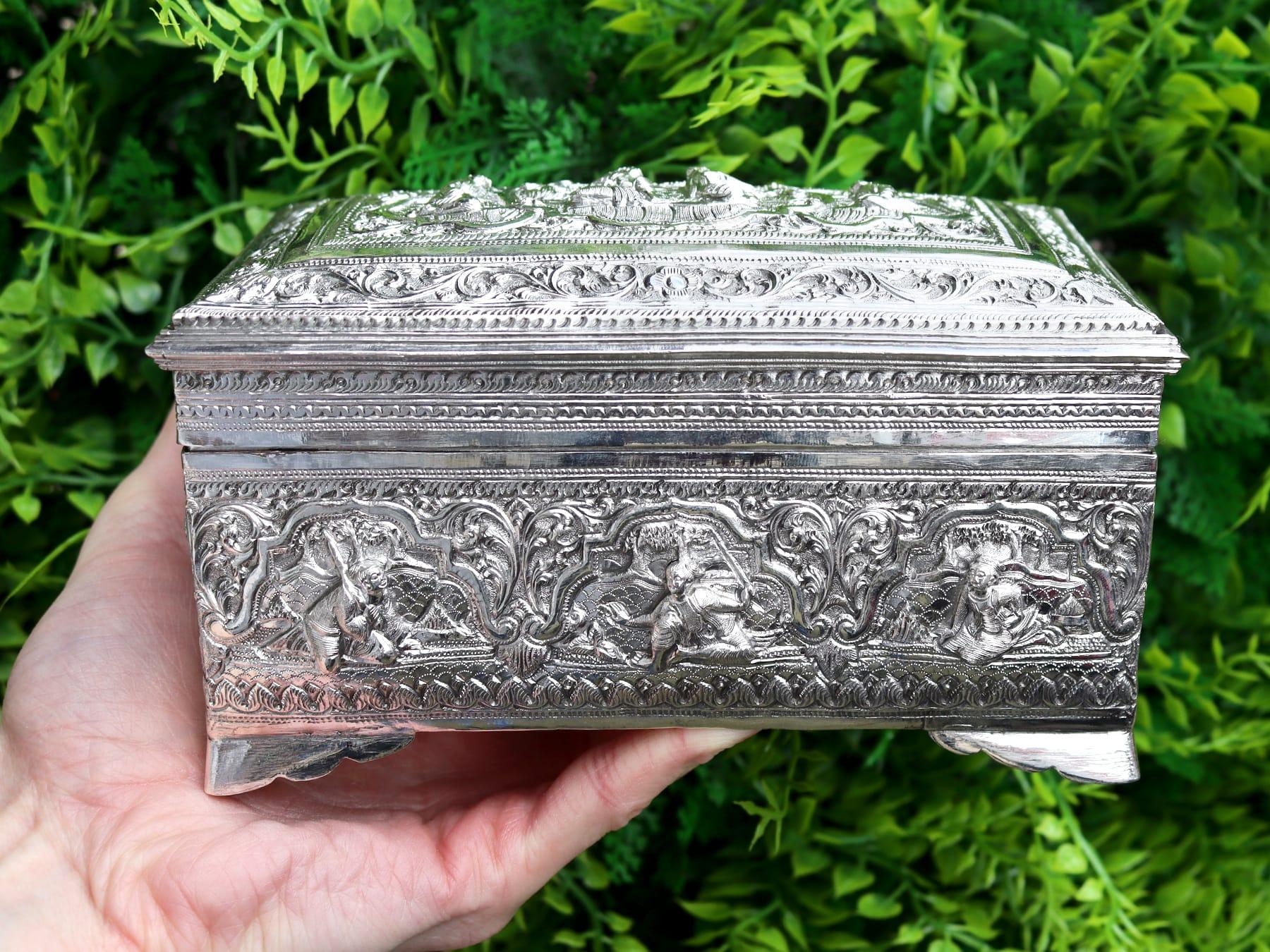 Antique 1890s Burmese Silver Box In Excellent Condition For Sale In Jesmond, Newcastle Upon Tyne