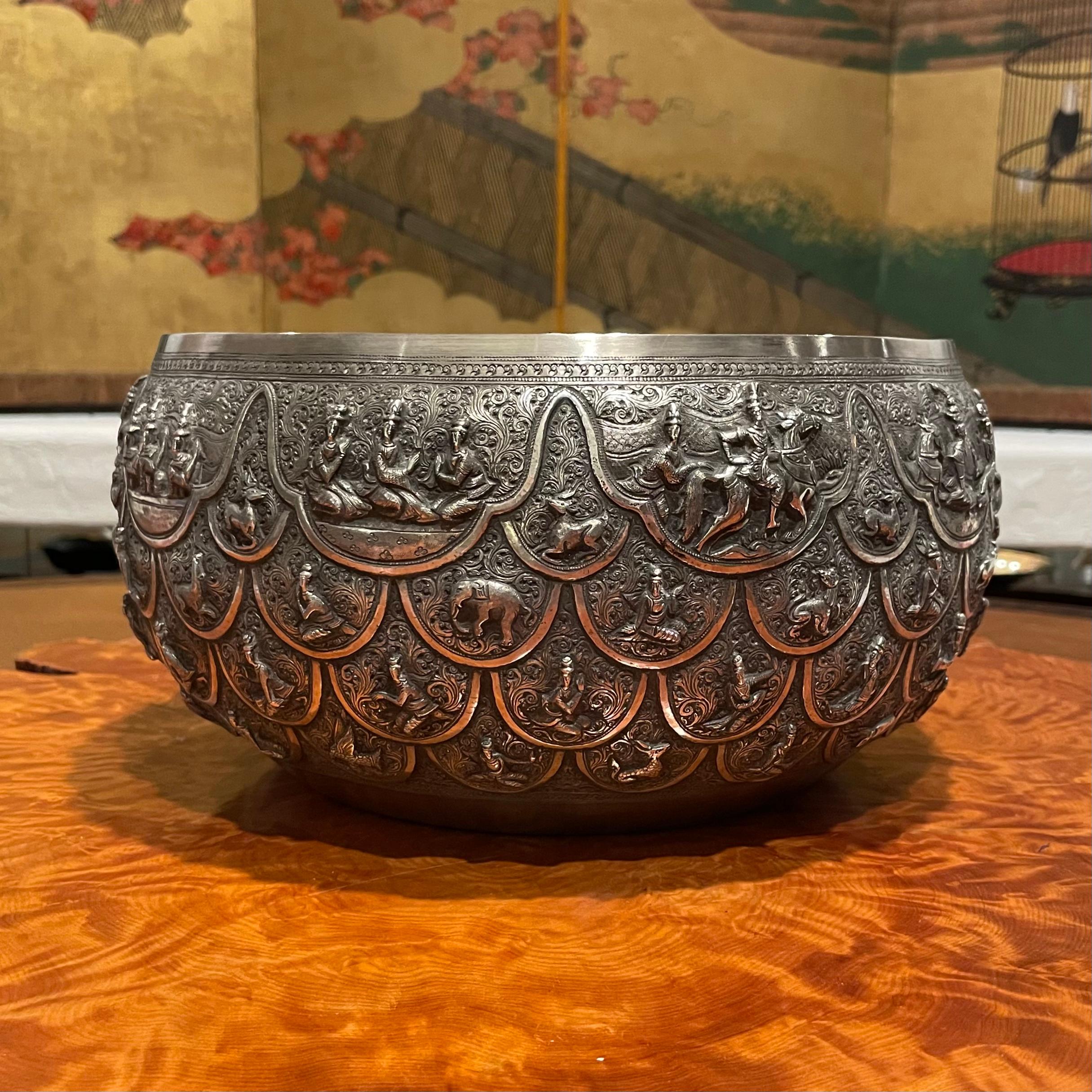 Early 20th Century Antique Burmese Silver Offering Bowl For Sale