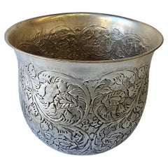Antiguo cuenco birmano de plata repujada  Jardinera, Circa 1900s