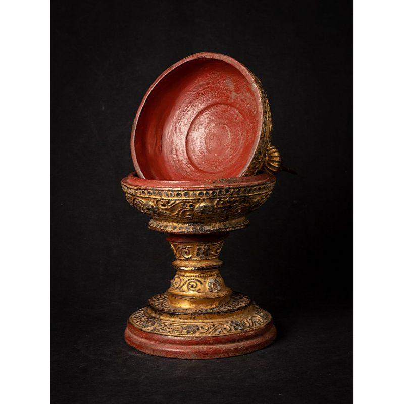 Antique Burmese Wooden Offering Vessel from Burma In Good Condition For Sale In DEVENTER, NL