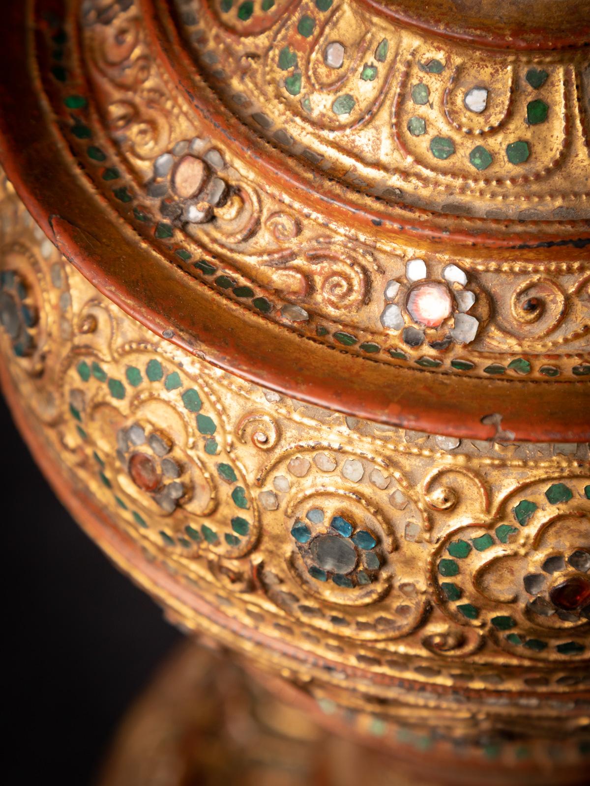 Antique Burmese Wooden Offering Vessel: Gilded Masterpiece from the 19th Century 7