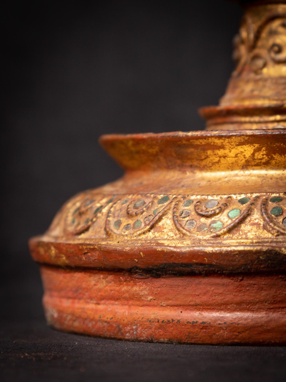 Antique Burmese Wooden Offering Vessel: Gilded Masterpiece from the 19th Century 10