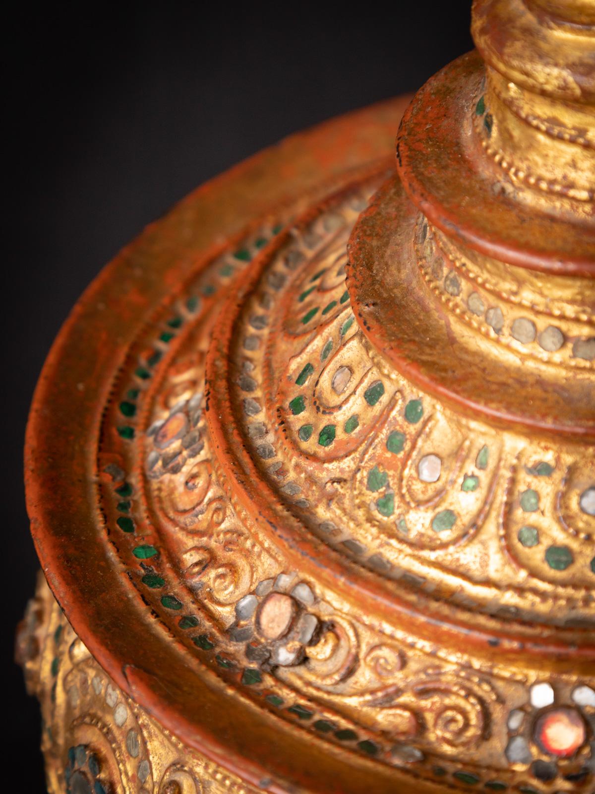 Antique Burmese Wooden Offering Vessel: Gilded Masterpiece from the 19th Century 12