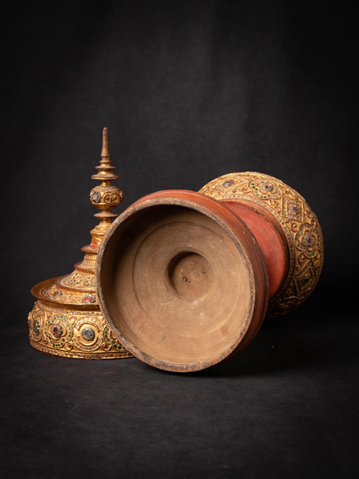 Antique Burmese Wooden Offering Vessel: Gilded Masterpiece from the 19th Century 14