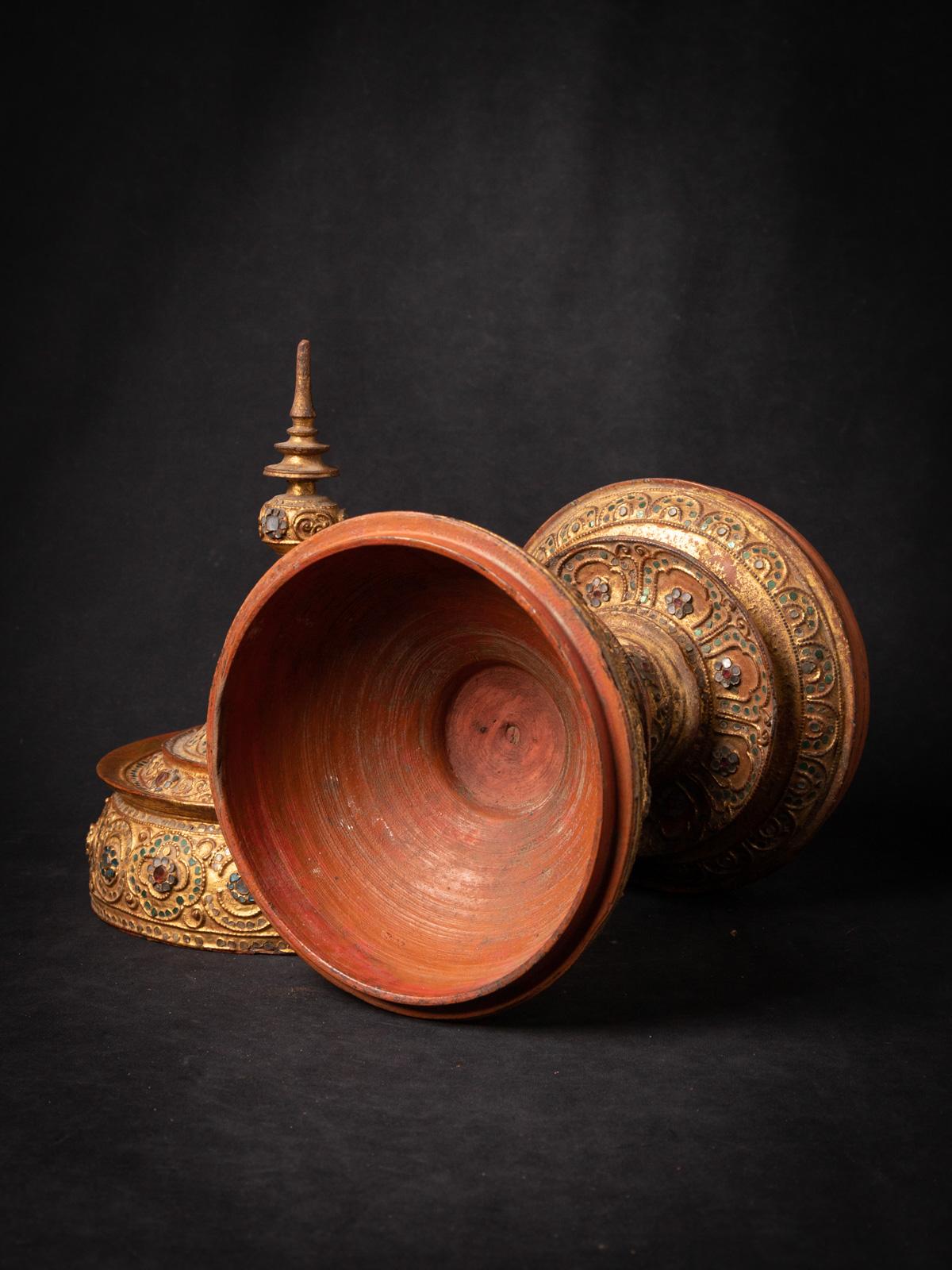 Antique Burmese Wooden Offering Vessel: Gilded Masterpiece from the 19th Century 15