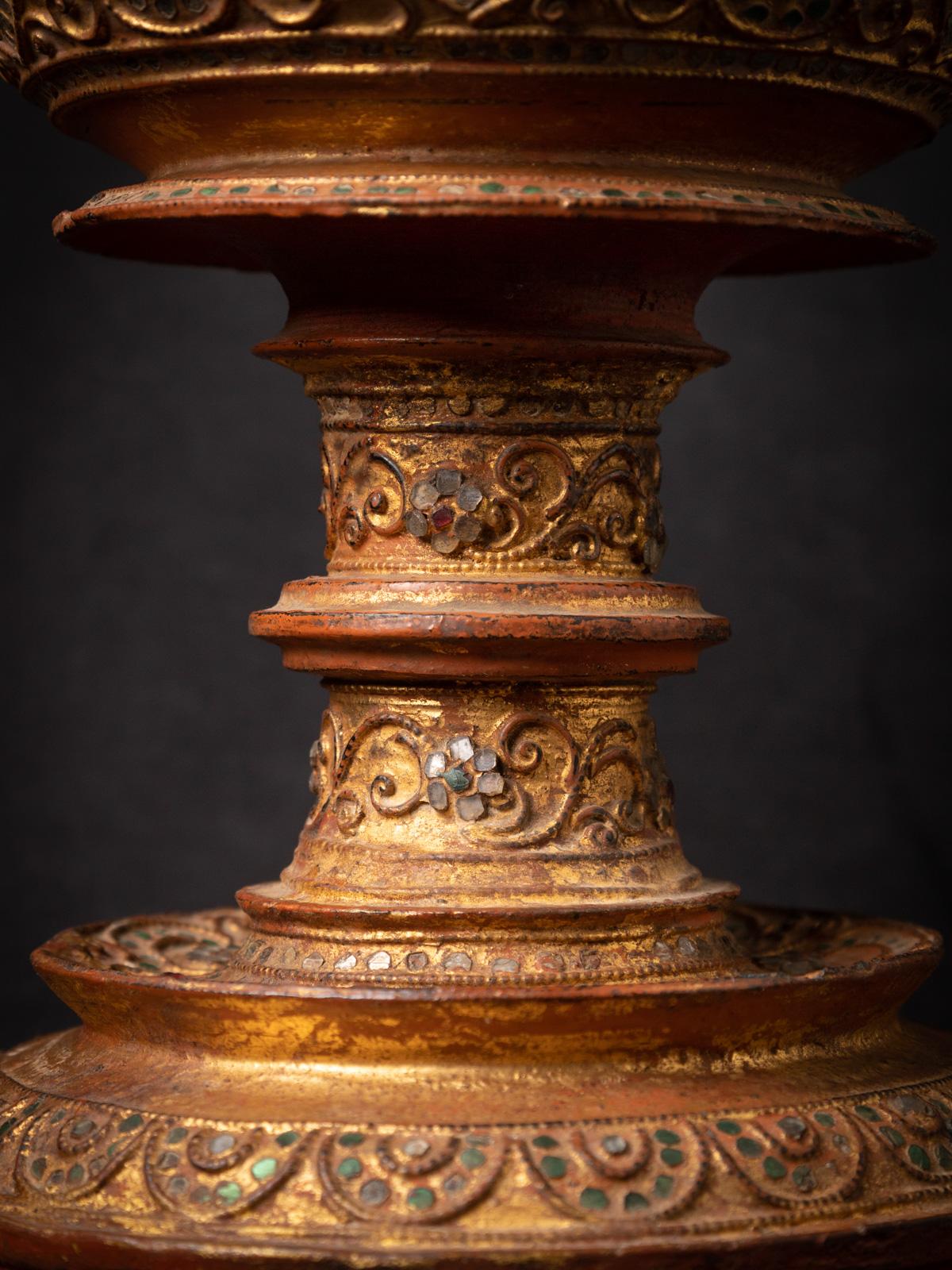 Antique Burmese Wooden Offering Vessel: Gilded Masterpiece from the 19th Century 4