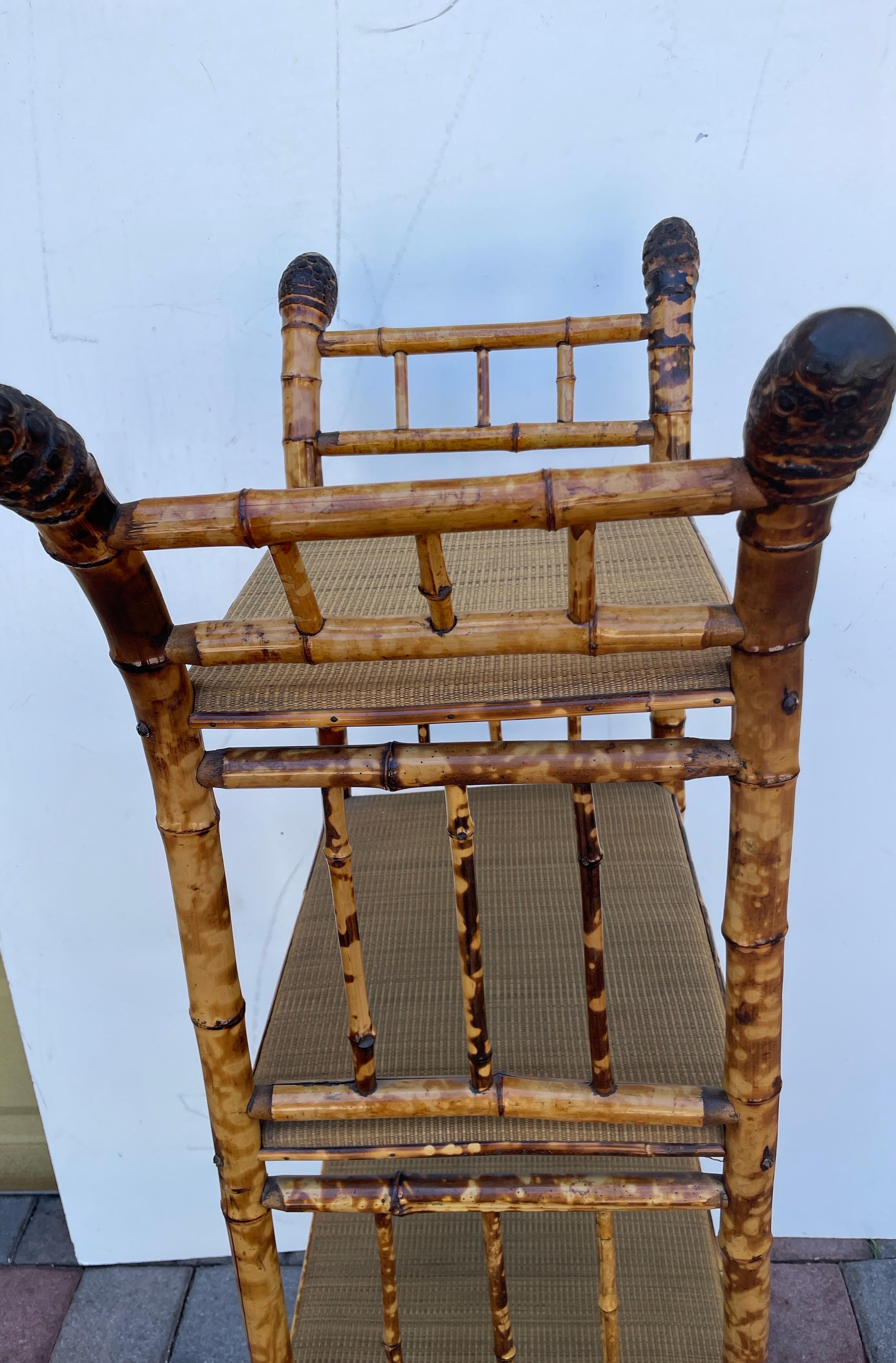 Etagere in bambù bruciato antico con quattro ripiani in vendita 5