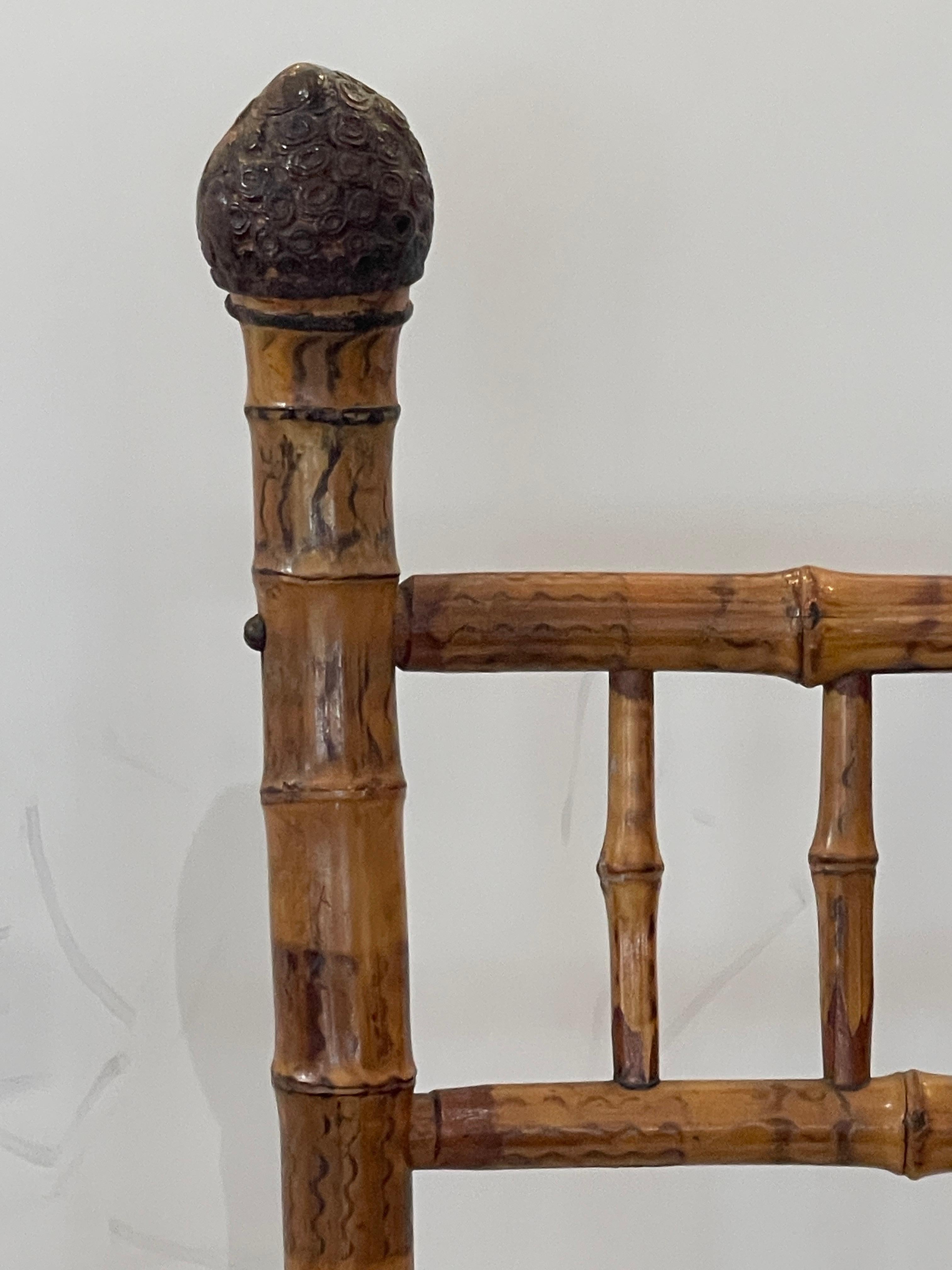 Antiker Schreibtischstuhl aus gebranntem Bambus und Roots-Bambus Details um 1890 im Angebot 3