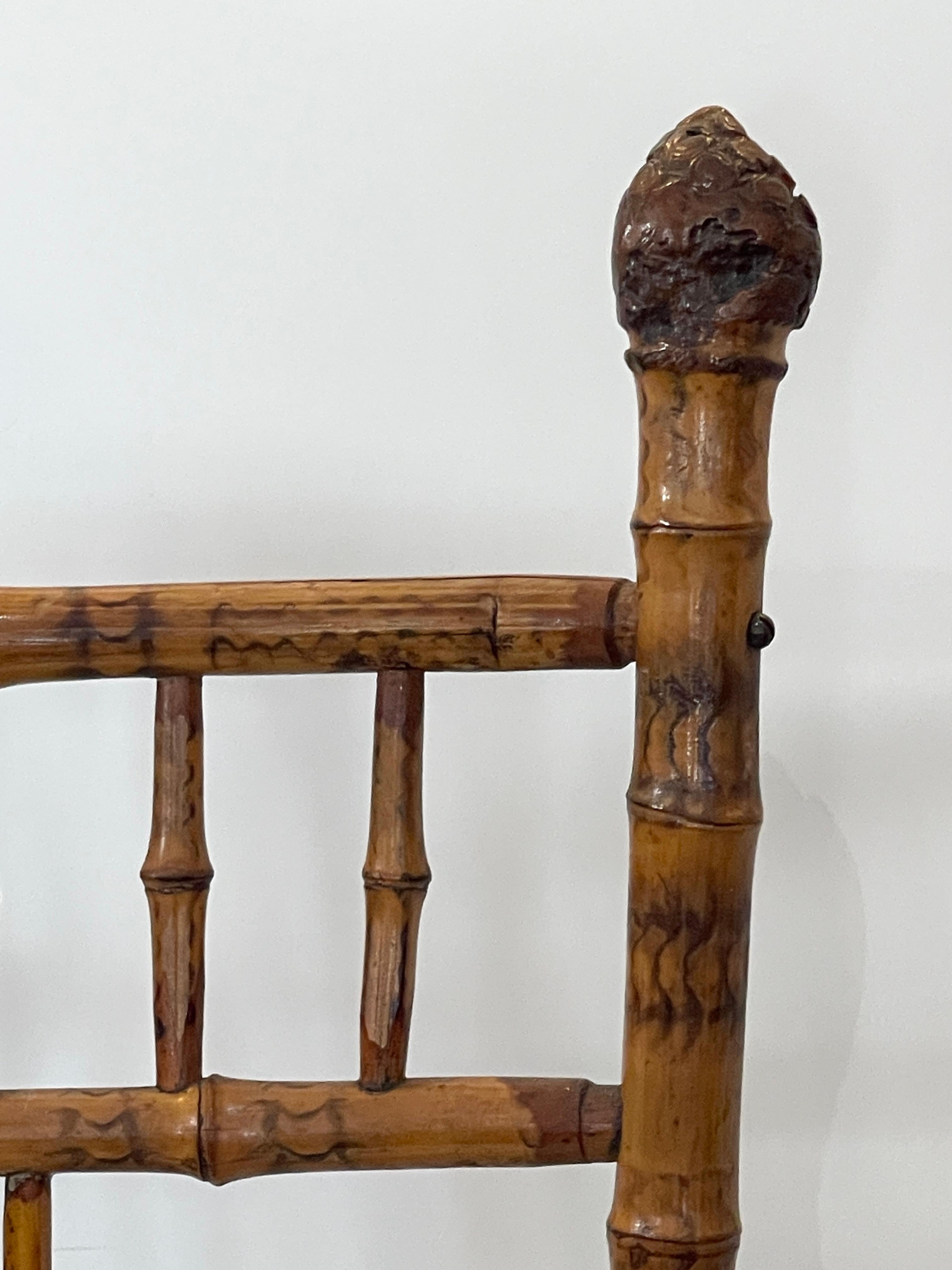 Antiker Schreibtischstuhl aus gebranntem Bambus und Roots-Bambus Details um 1890 im Angebot 4