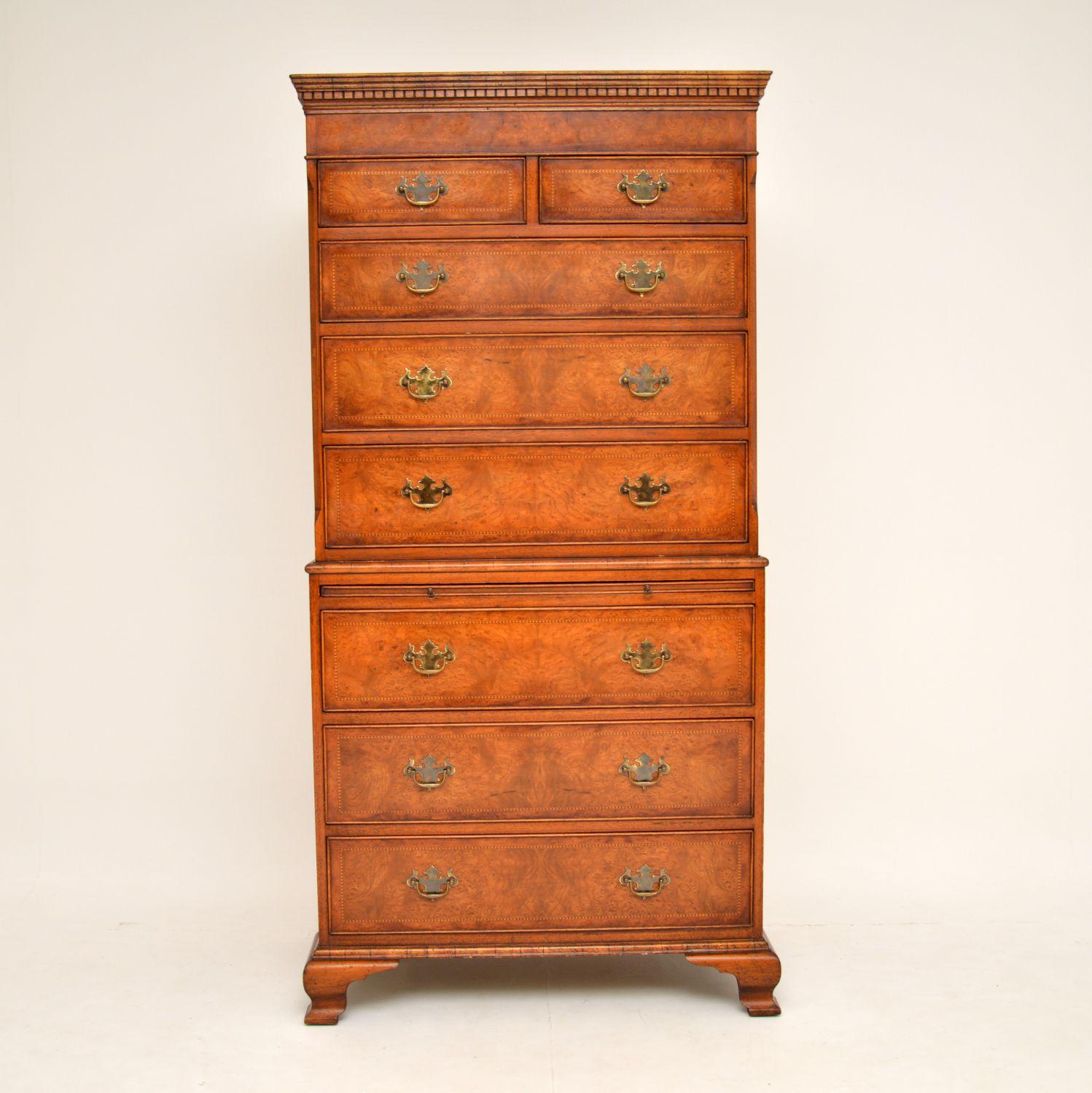 Antique George III style burr elm chest on chest with a wonderful color and in excellent condition, dating from circa 1930s period.

It has a dental frieze moulding below the cornice, canted corners, a brushing slide in the middle and sits on well