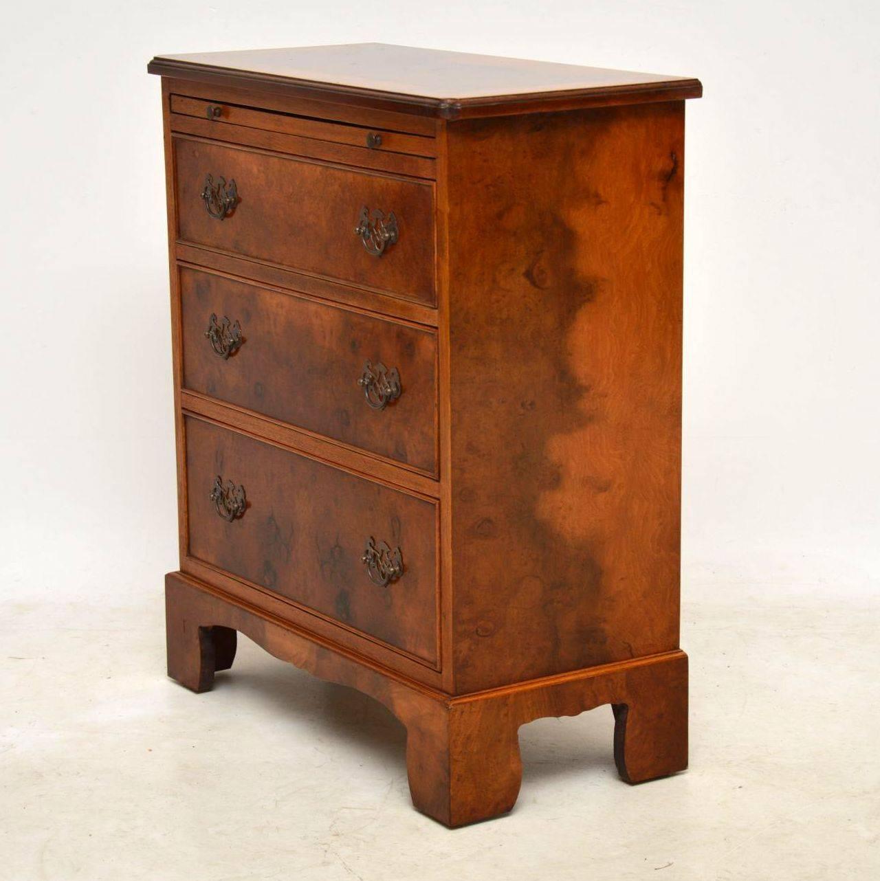 Antique Burr Walnut Bachelors Chest of Drawers In Excellent Condition In London, GB