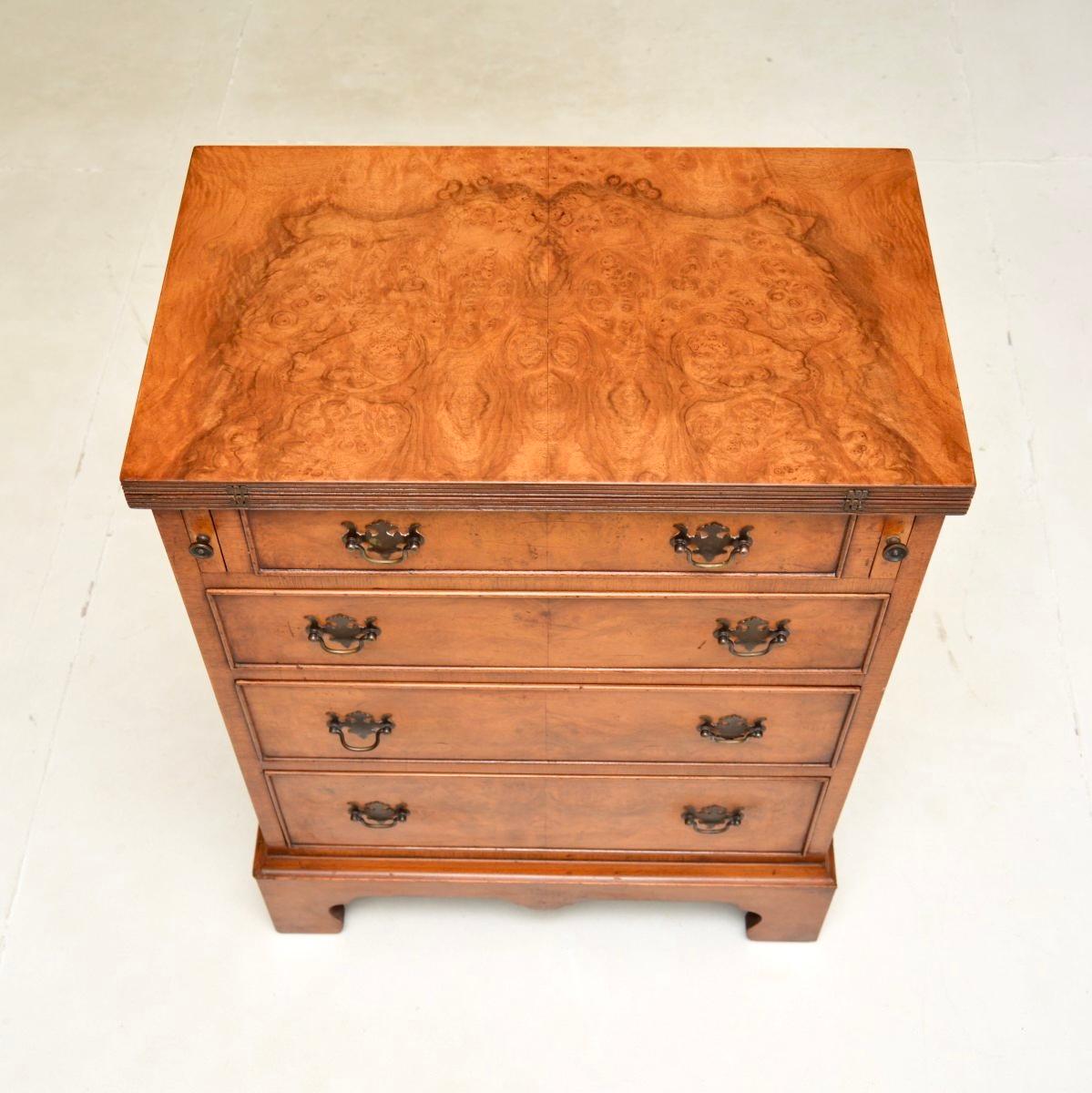 Antique Burr Walnut Bachelors Chest of Drawers In Good Condition For Sale In London, GB