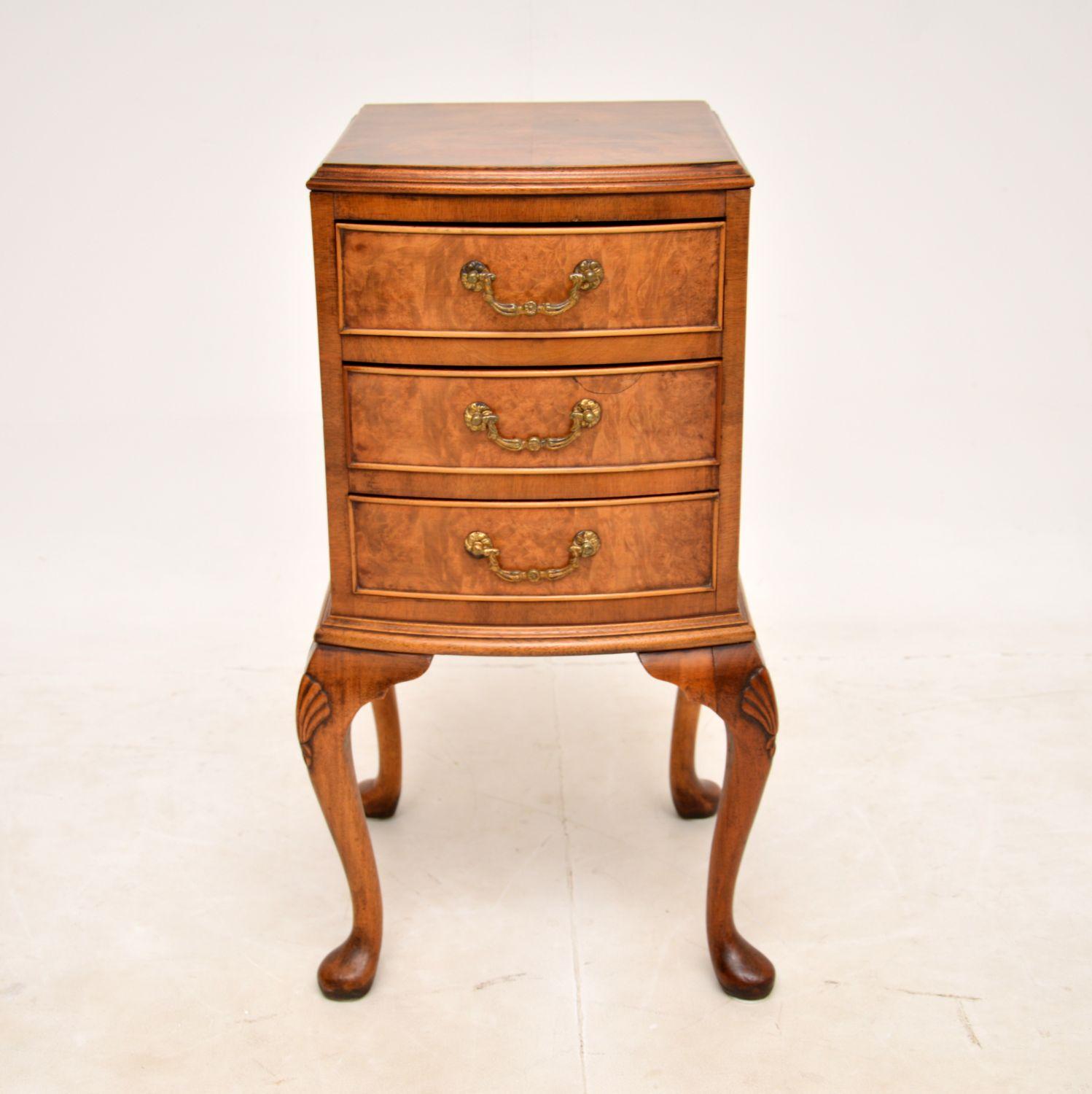 A beautiful antique chest of drawers on legs in burr walnut. This was made in England, it dates from around the 1920s-1930s.

The quality is excellent, this has absolutely gorgeous burr walnut grain patterns throughout. It is a very useful size to