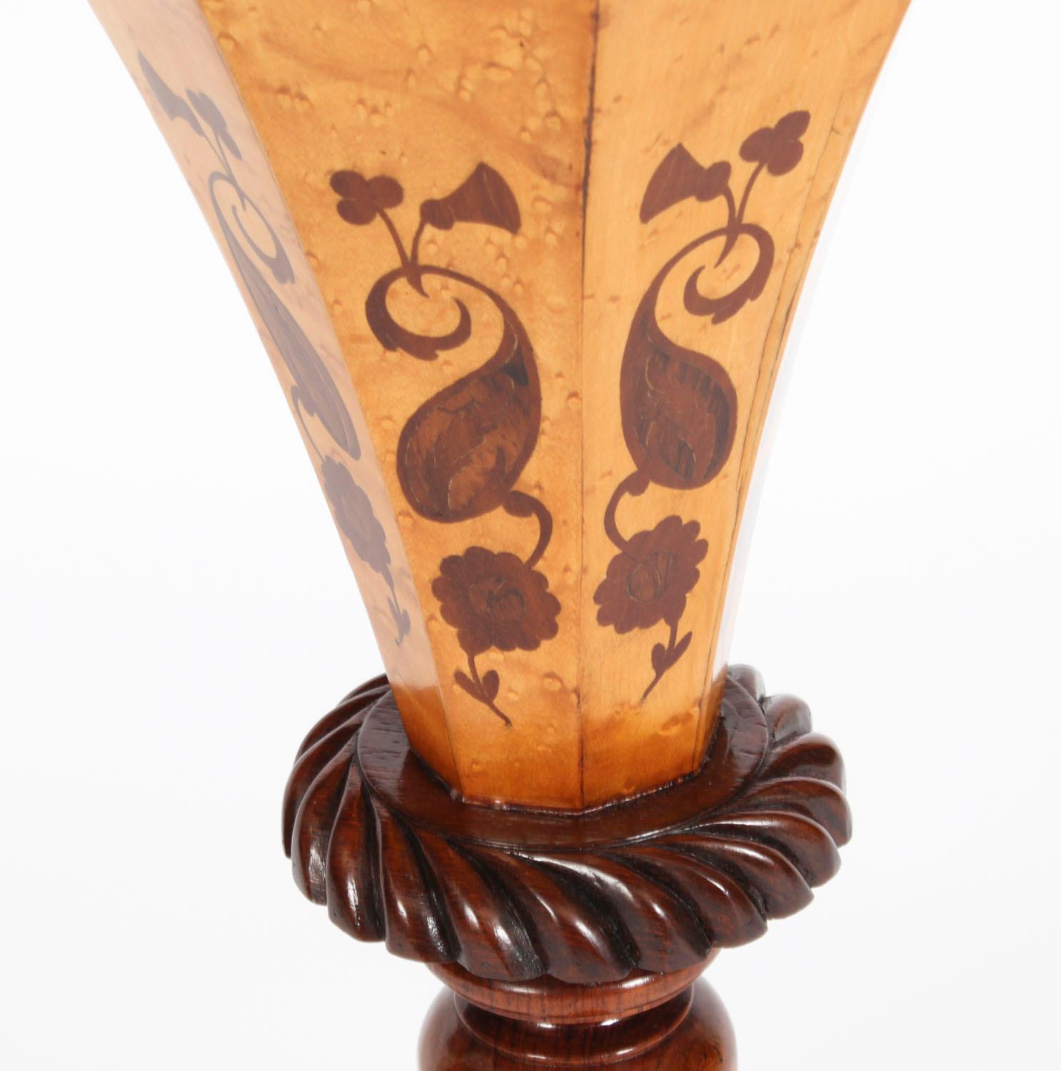 Ancienne boîte à couture en ronce de noyer et érable piqué 19ème siècle en vente 6