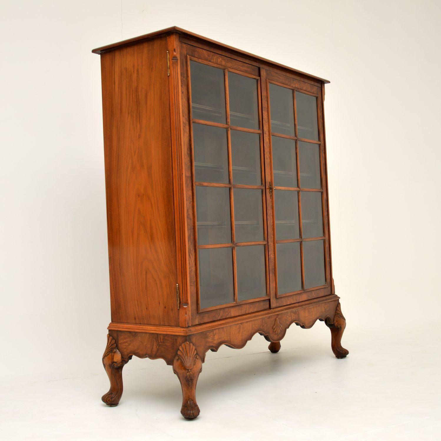 Antique Burr Walnut Bookcase In Good Condition In London, GB