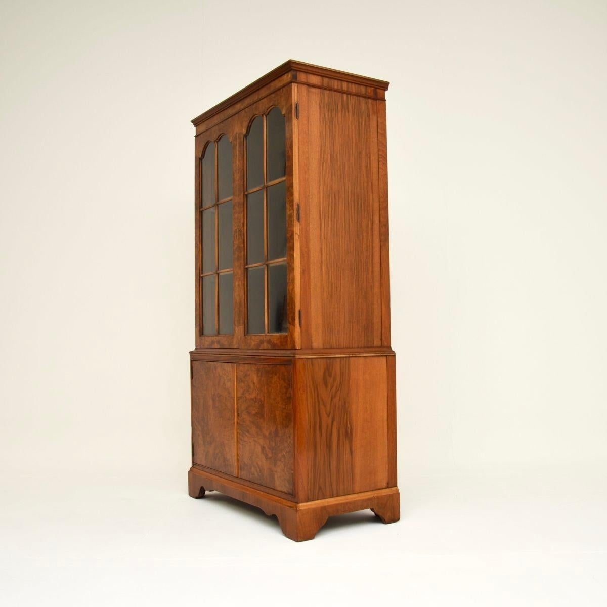 Antique Burr Walnut Bookcase In Good Condition For Sale In London, GB
