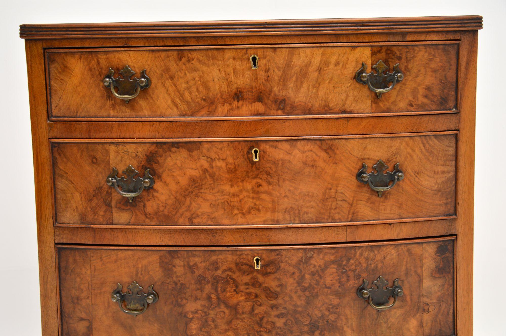 Antique Burr Walnut Bow Front Chest of Drawers In Good Condition In London, GB