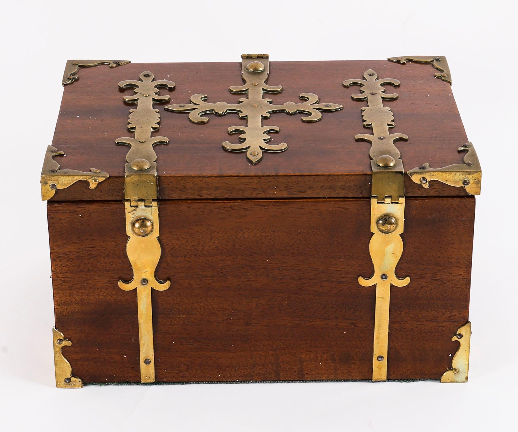 Caja fuerte antigua de nogal con rebabas y latón Coffre Fort Siglo XIX 6