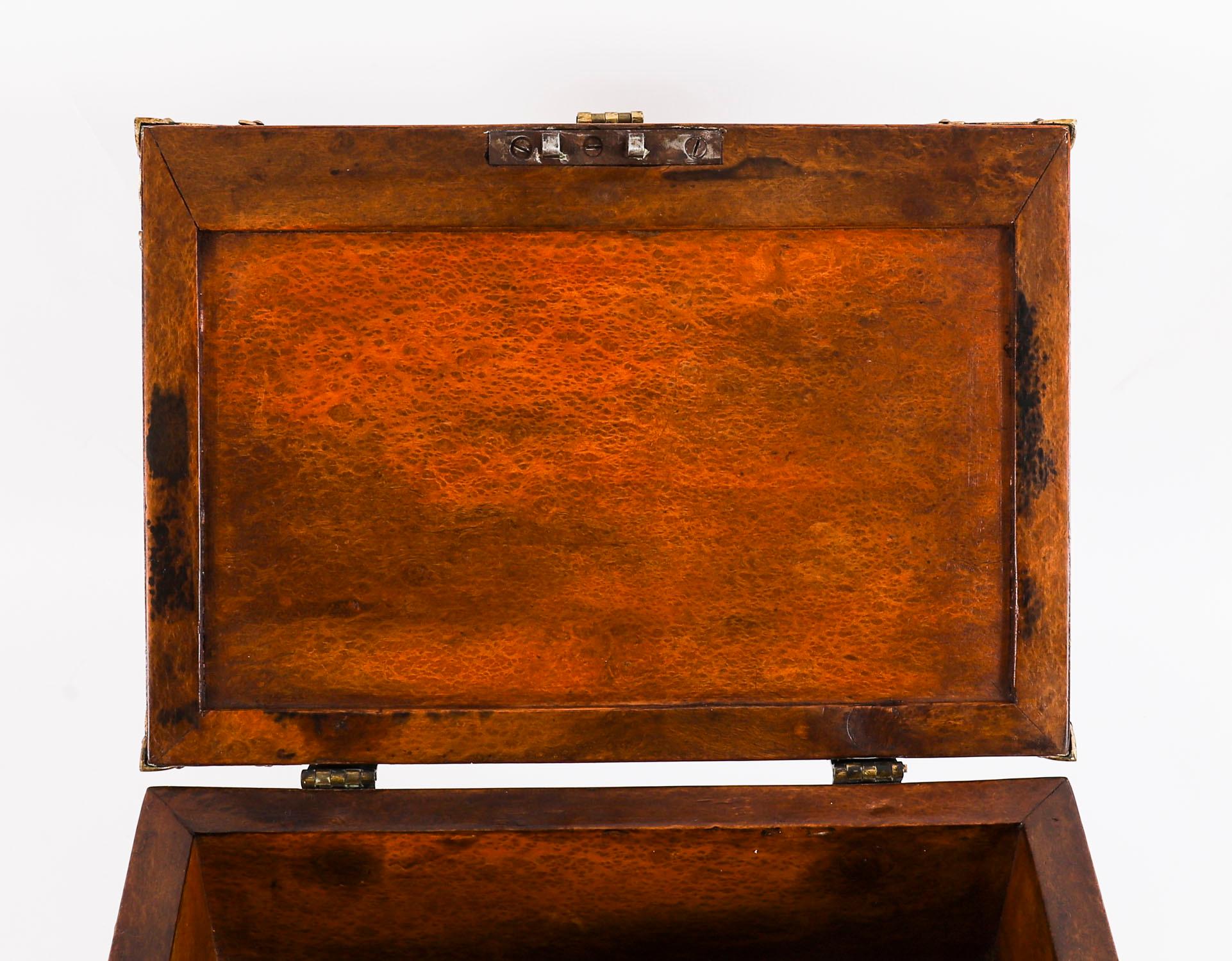Caja fuerte antigua de nogal con rebabas y latón Coffre Fort Siglo XIX 9