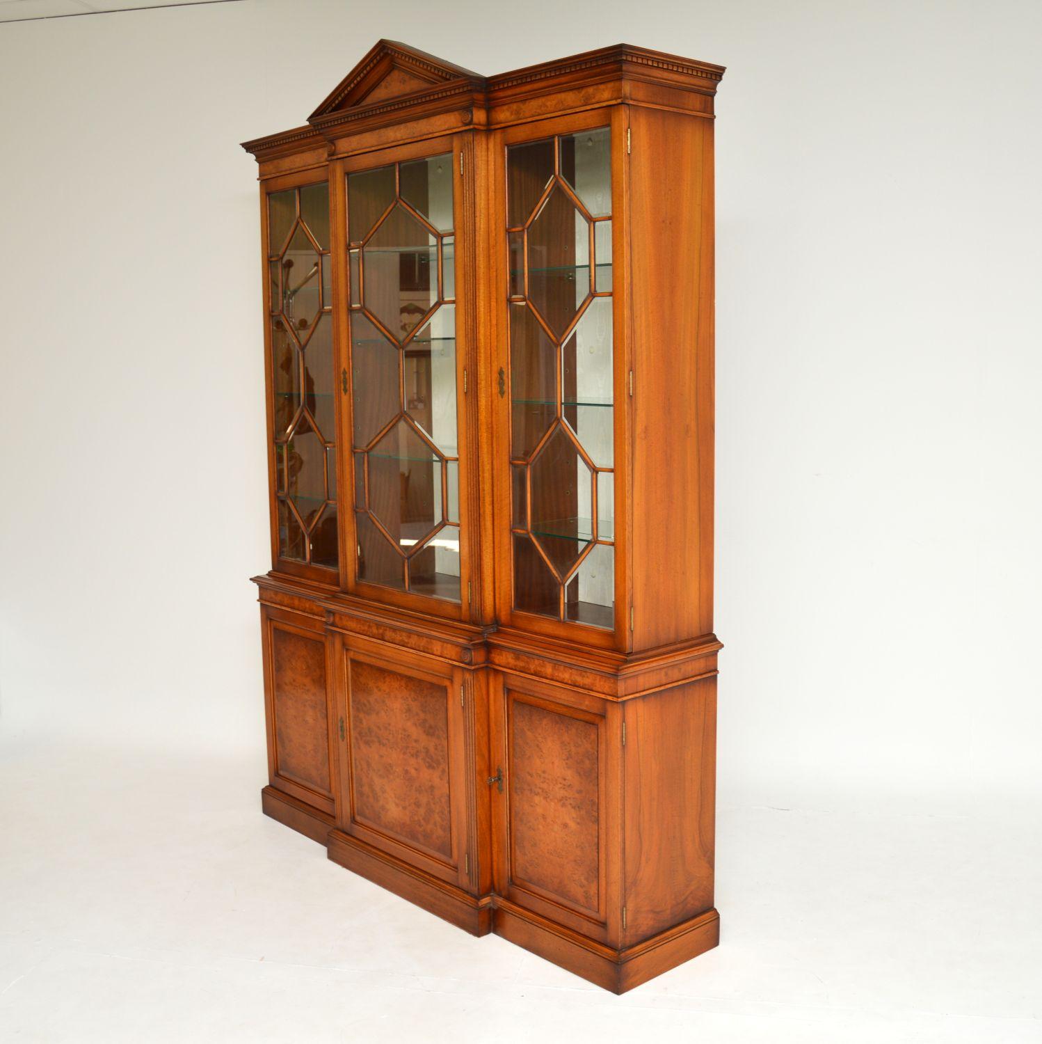 Antique Burr Walnut Breakfront Bookcase / Display Cabinet In Good Condition In London, GB