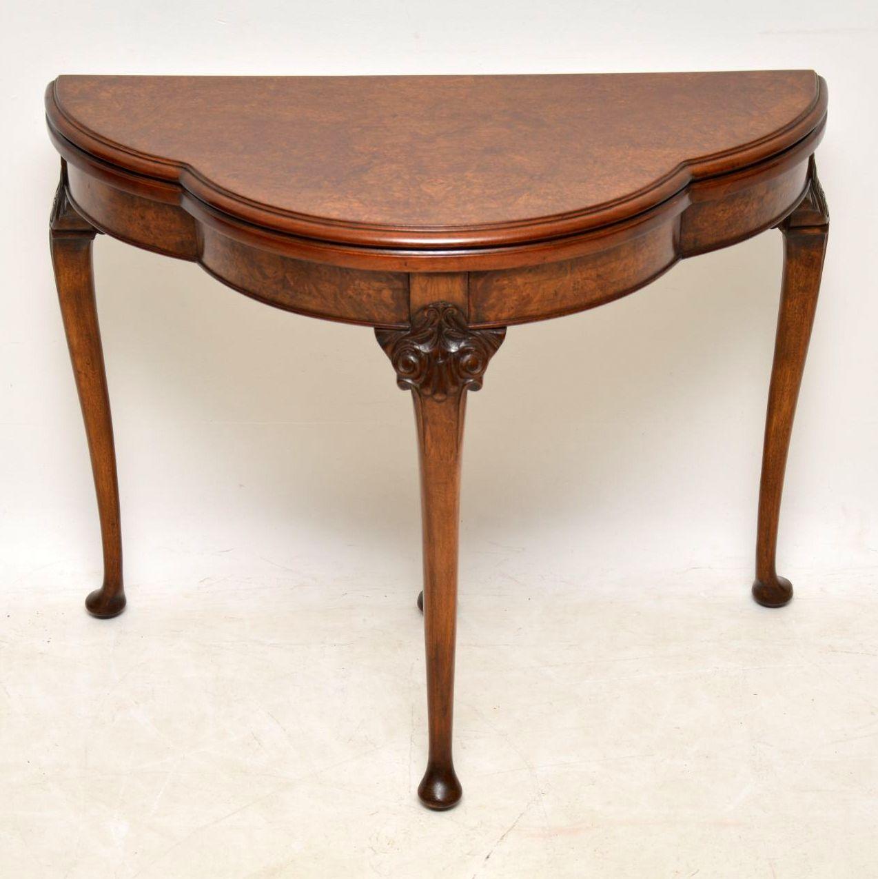 Good quality antique burr walnut card table in the Queen Anne style, dating from the 1920s-1930s period and in excellent condition. It has a serpentine shaped front when closed and opens up to reveal a large baize playing surface. The baize does