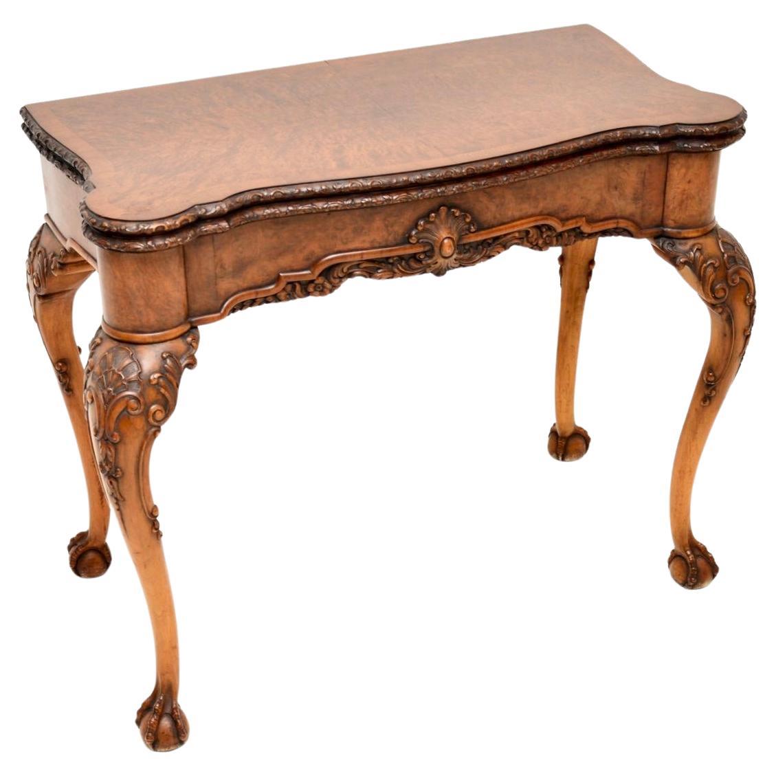Antiker Kartentisch aus Wurzelnussholz