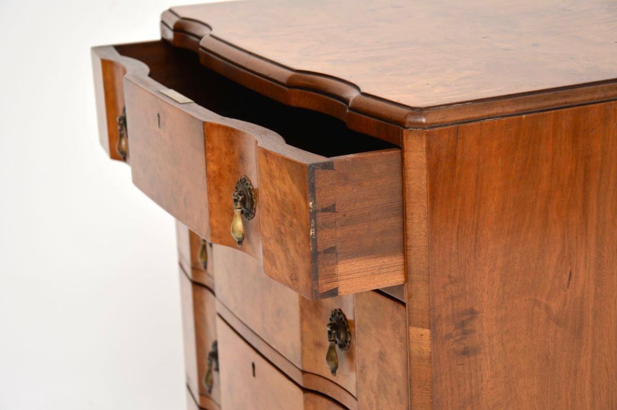 Ancienne commode en ronce de noyer en vente 4